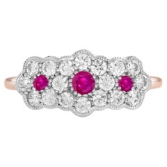 Bague  trois pierres en or rose 14 carats avec rubis et diamants  motifs floraux