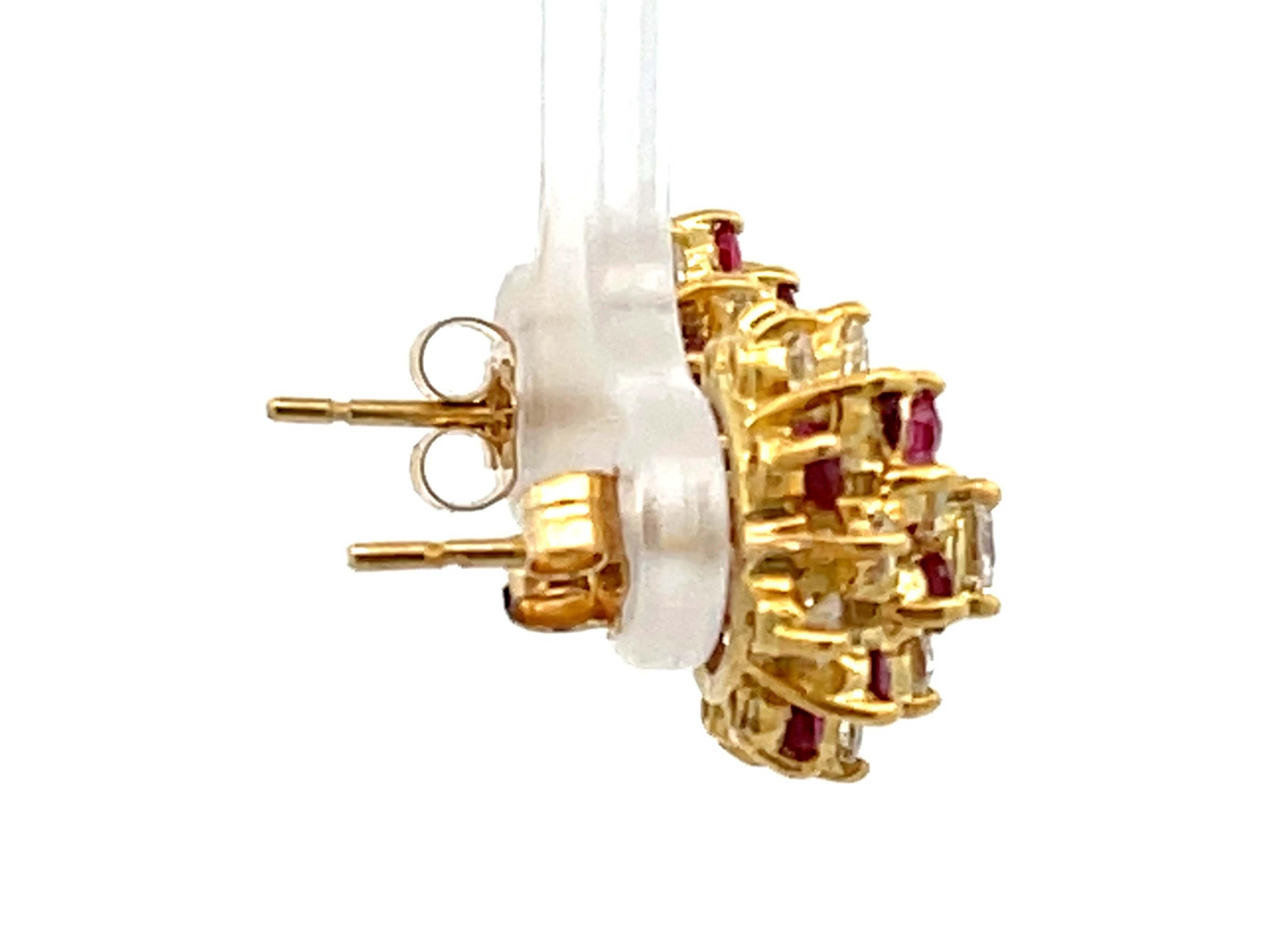 Taille brillant Boucles d'oreilles fleurs en or jaune 14k avec rubis et diamants en vente