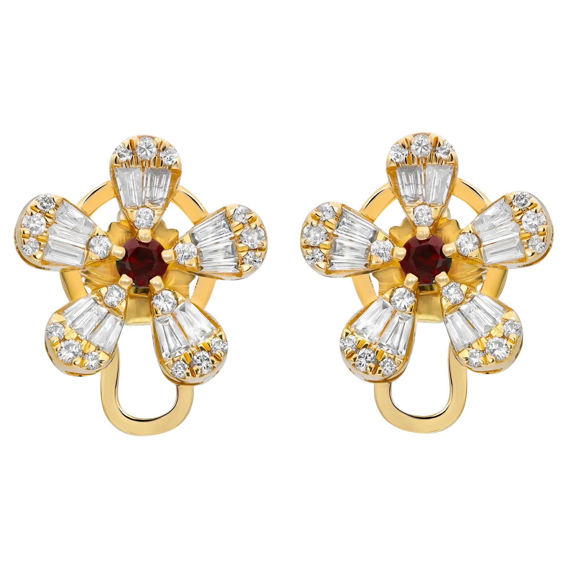 Orecchini a perno con fiori di rubino e diamanti in oro giallo 14K 1.38Cttw