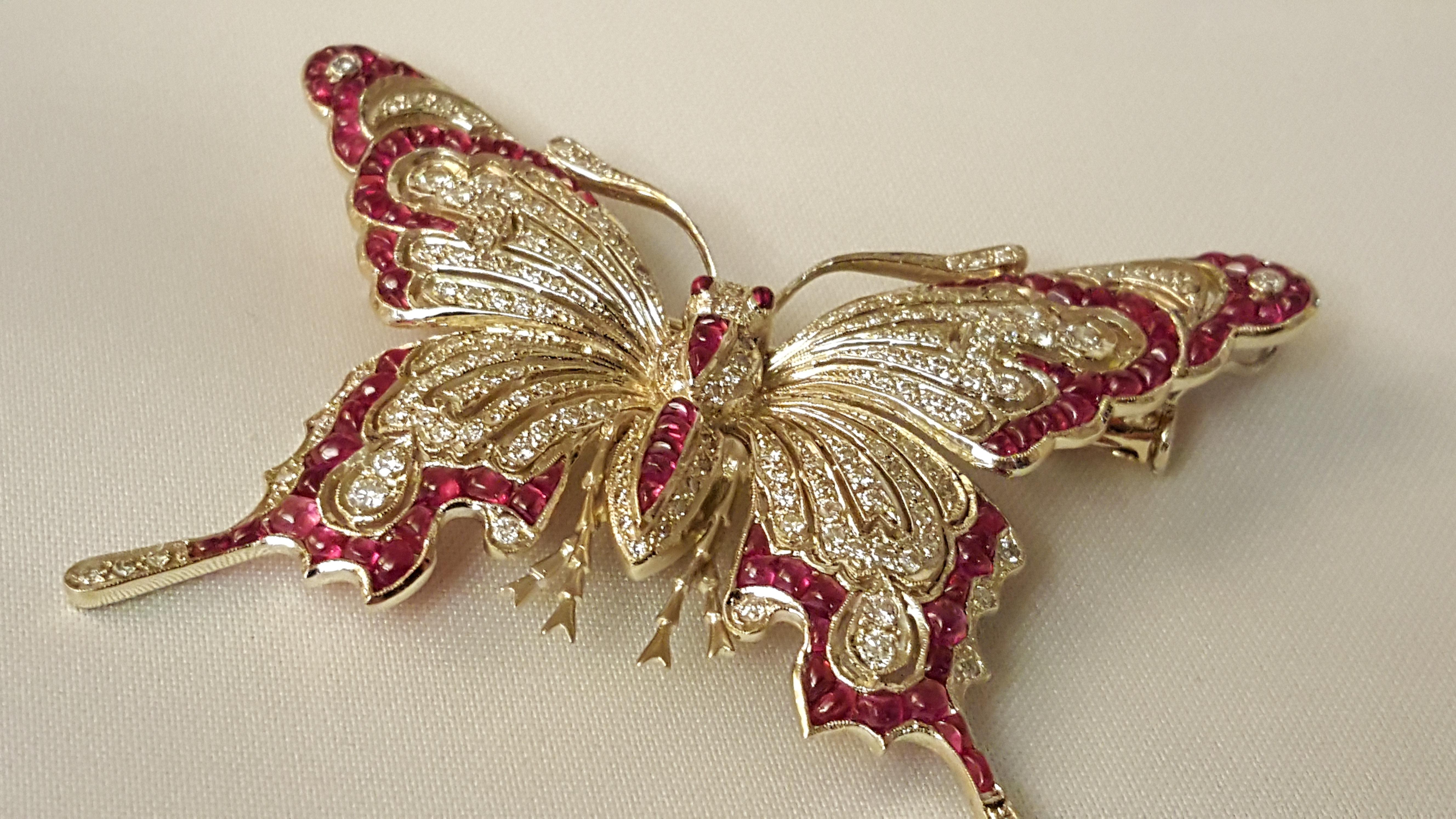 Ruby and Diamond Gold Butterfly Brooch In Excellent Condition For Sale In Berlin, DE