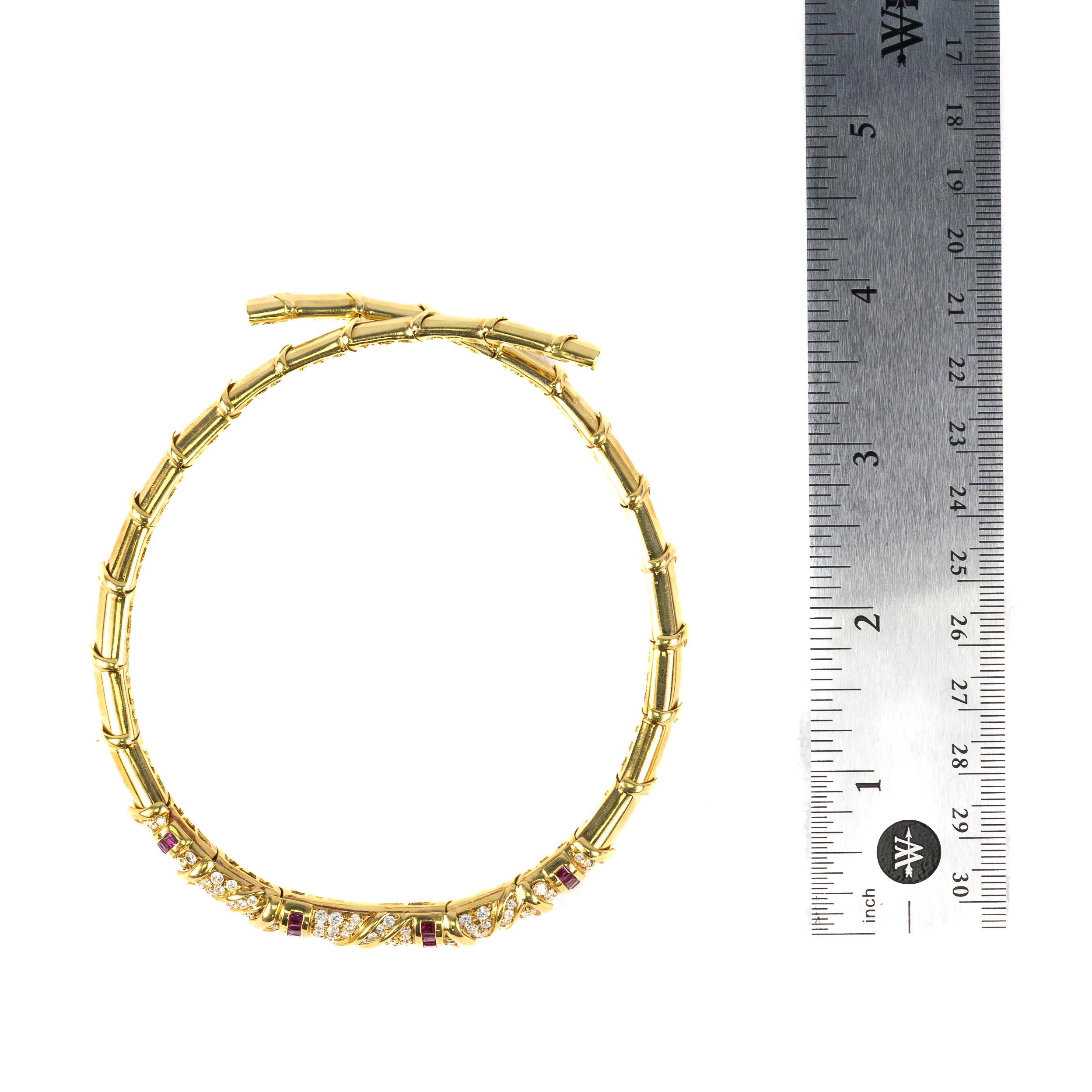 Collana girocollo in oro con rubini e diamanti In condizioni ottime in vendita a New York, NY