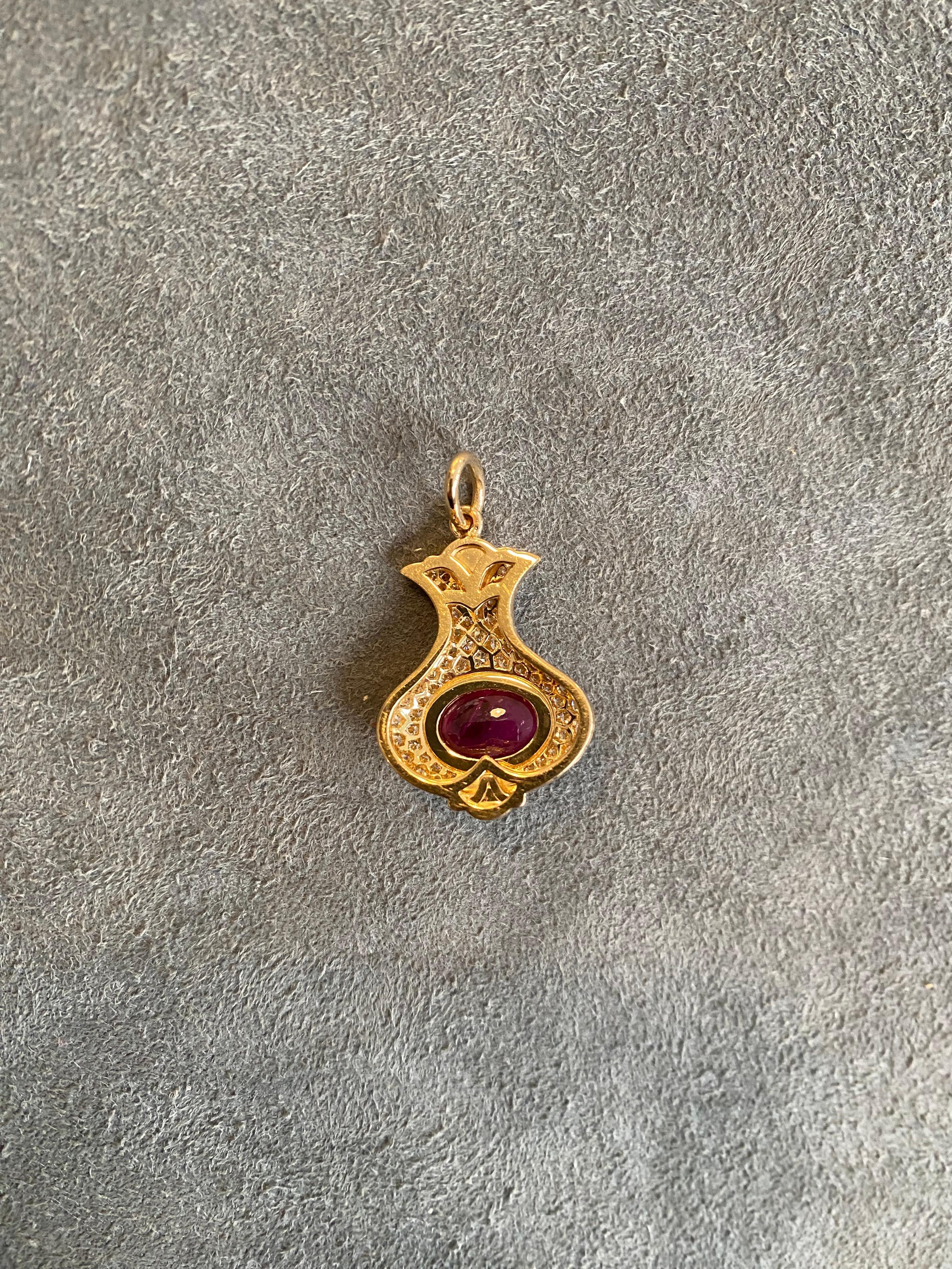 Ruby and diamond gold pendant In Good Condition For Sale In Genève, CH