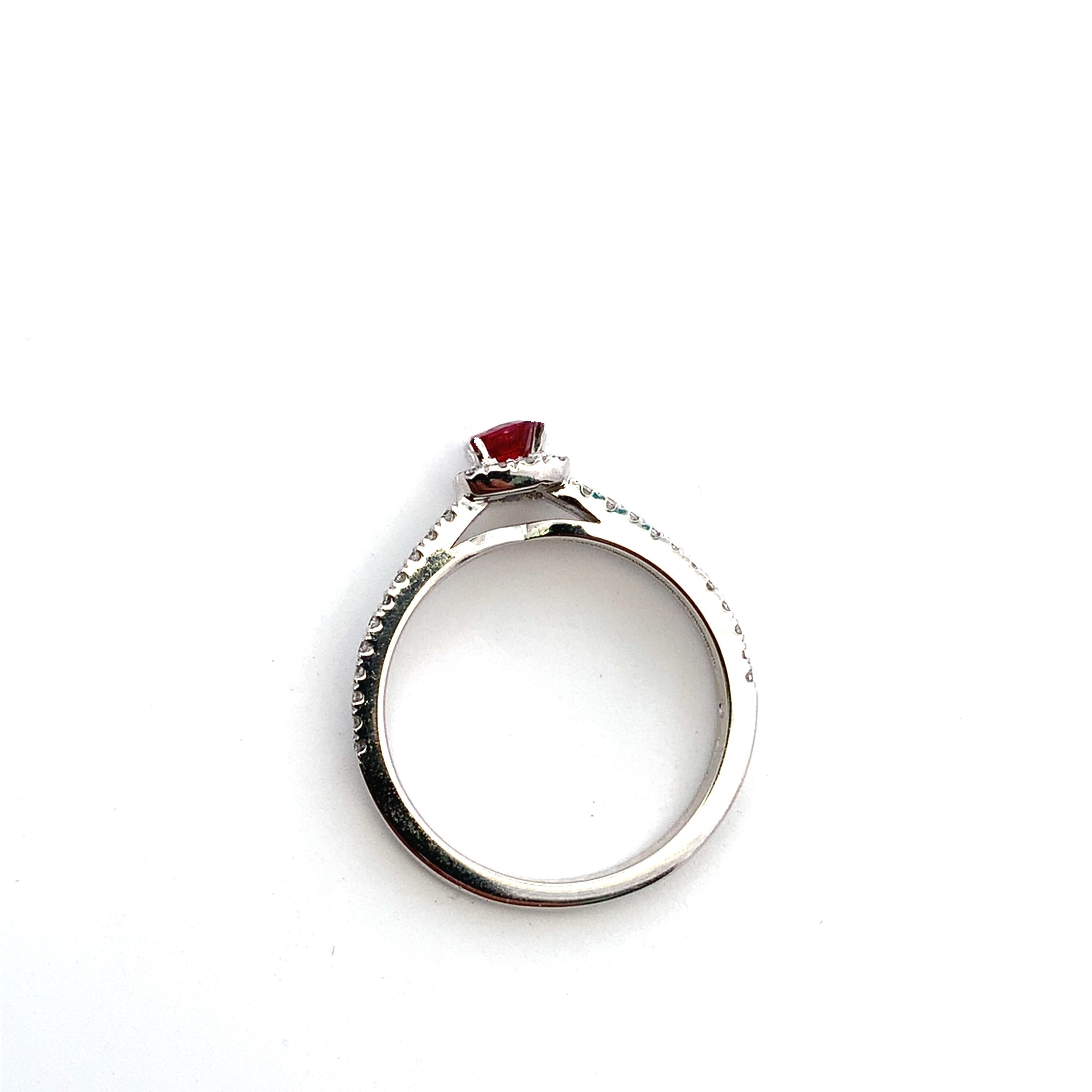 Round Cut Ruby and diamond halo engagement ring 18k white gold For Sale