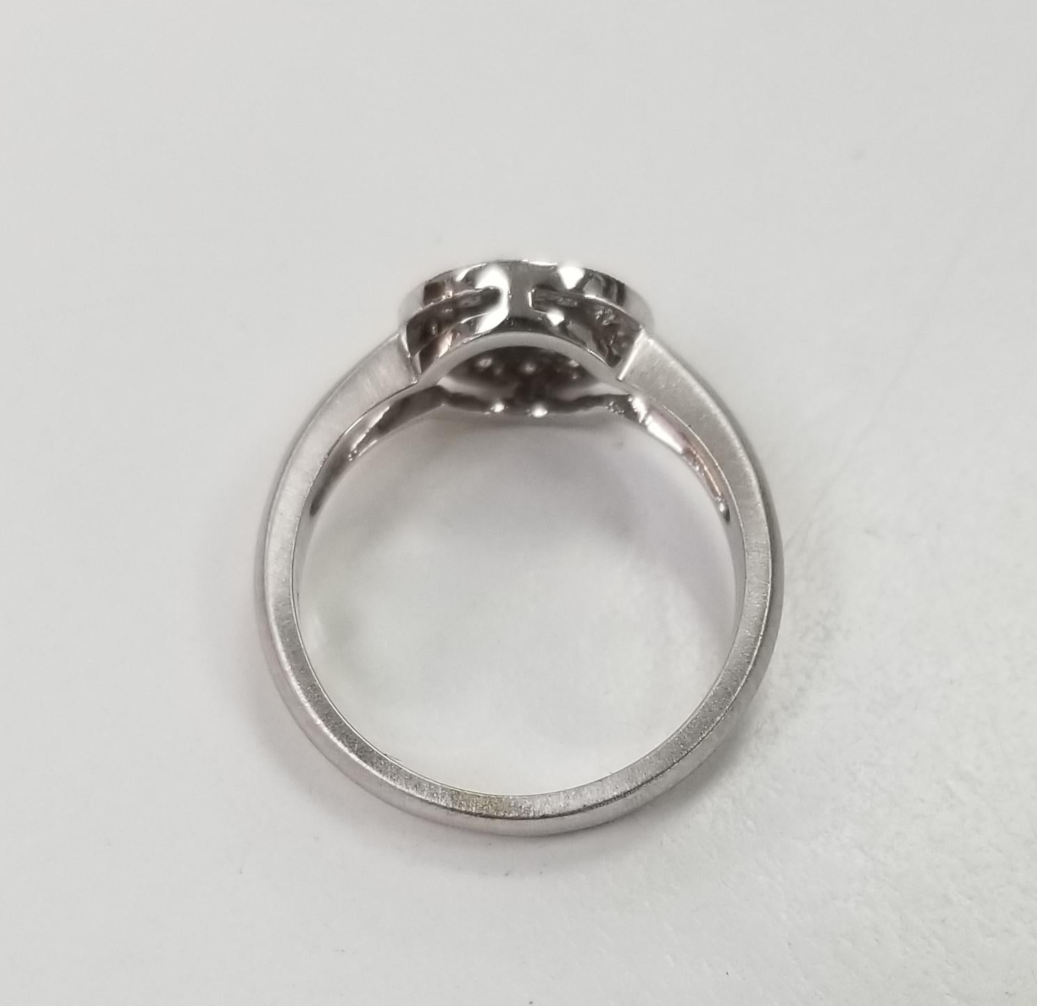 Rubin und Diamant-Halo-Ring (Rundschliff) im Angebot