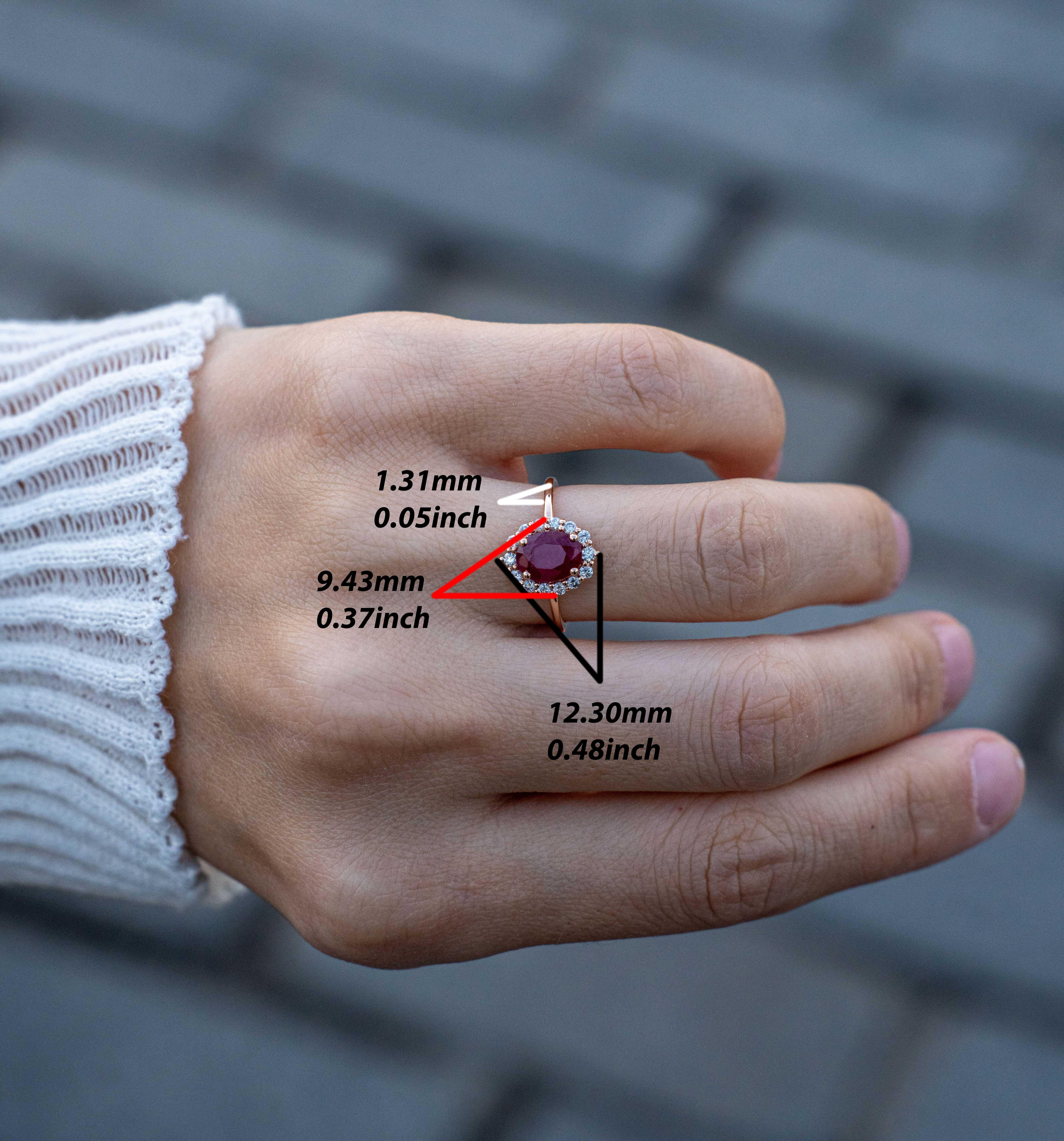 Im Angebot: Rubin und Diamant Halo Ring () 4
