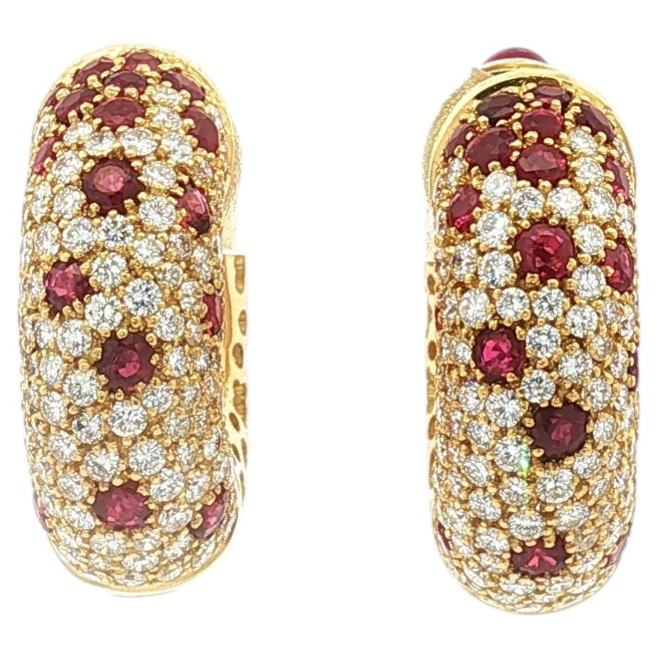 Pendientes de aro con rubíes y diamantes en oro amarillo de 18k en venta