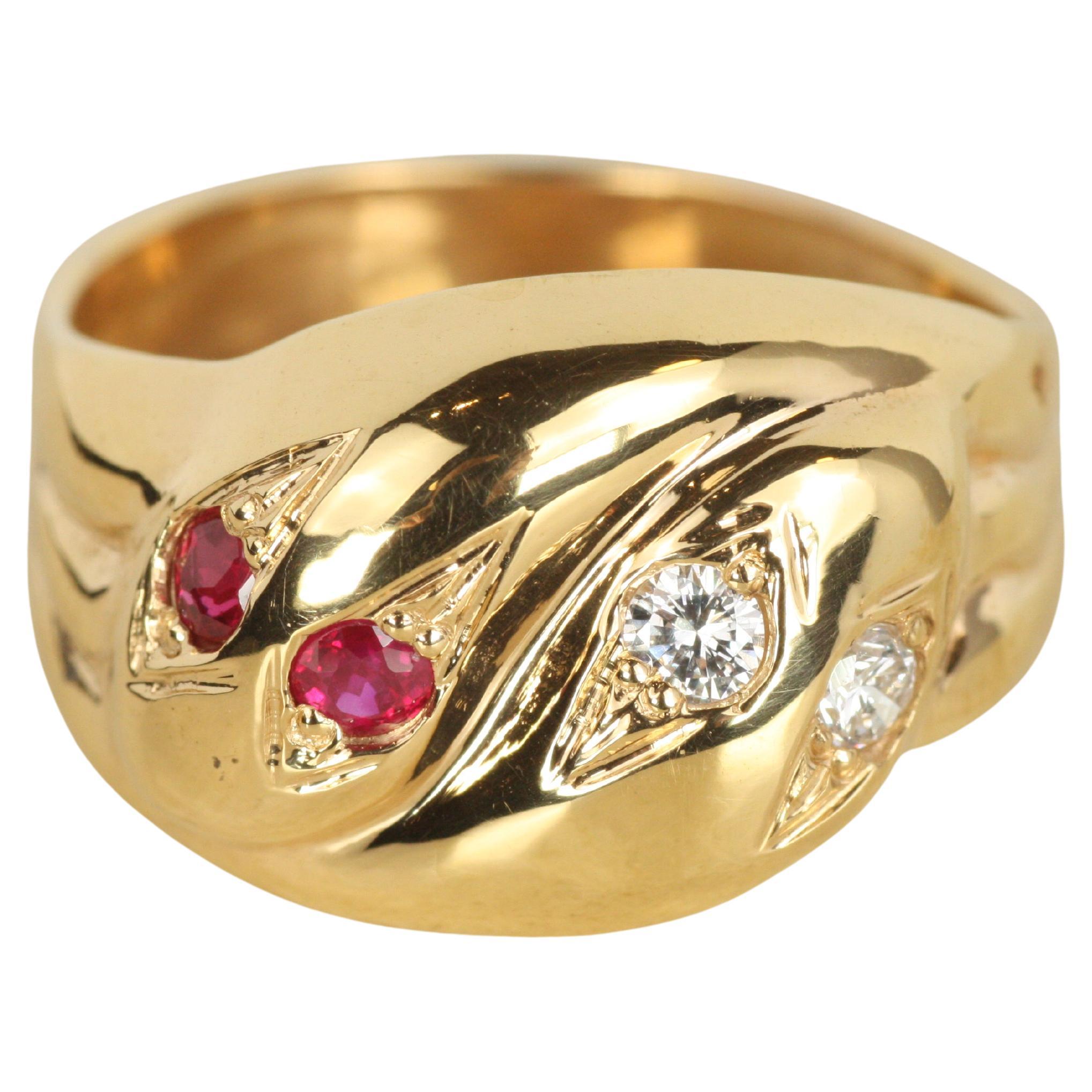Anillo de oro rosa con serpiente entrelazada de rubíes y diamantes en venta