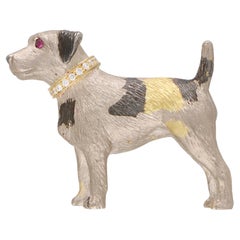 Jack Russell Terrier Anstecknadelbrosche aus 18 Karat Weißgold mit Rubin und Diamant