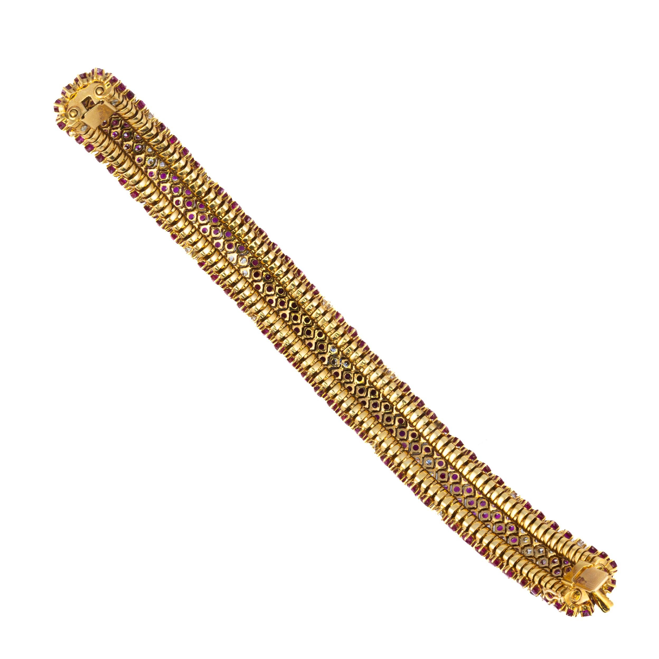 Ruby and Diamond Lattice Bracelet in 18K Yellow Gold Excellent état - En vente à New York, NY