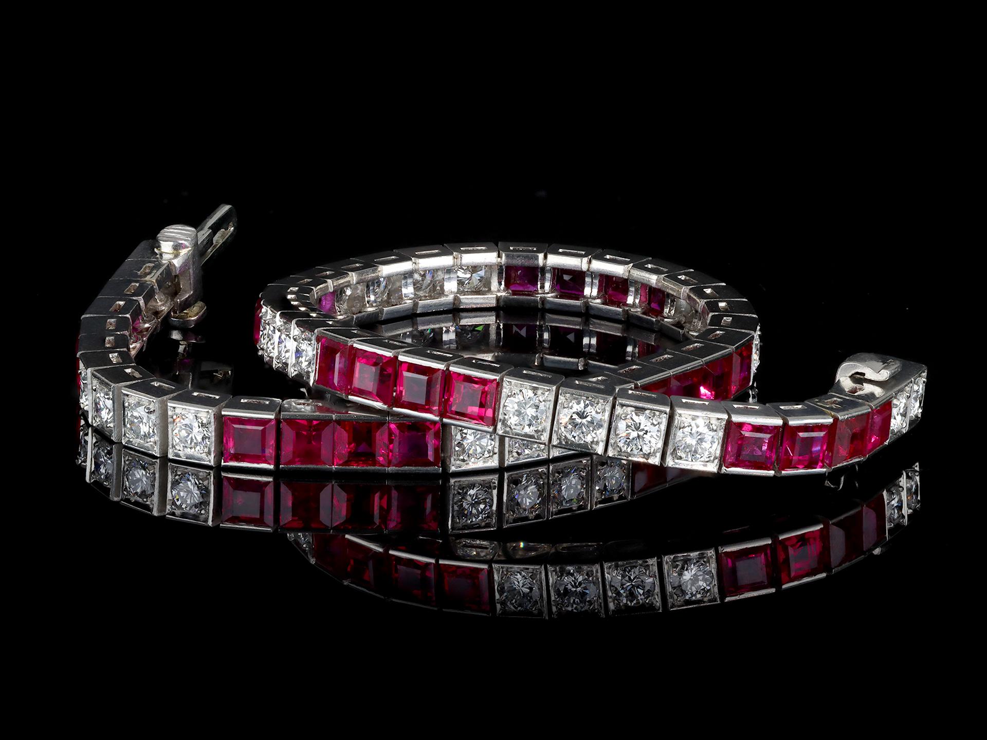 Ruby and diamond line bracelet, American, circa 1935. In condizioni buone in vendita a London, GB
