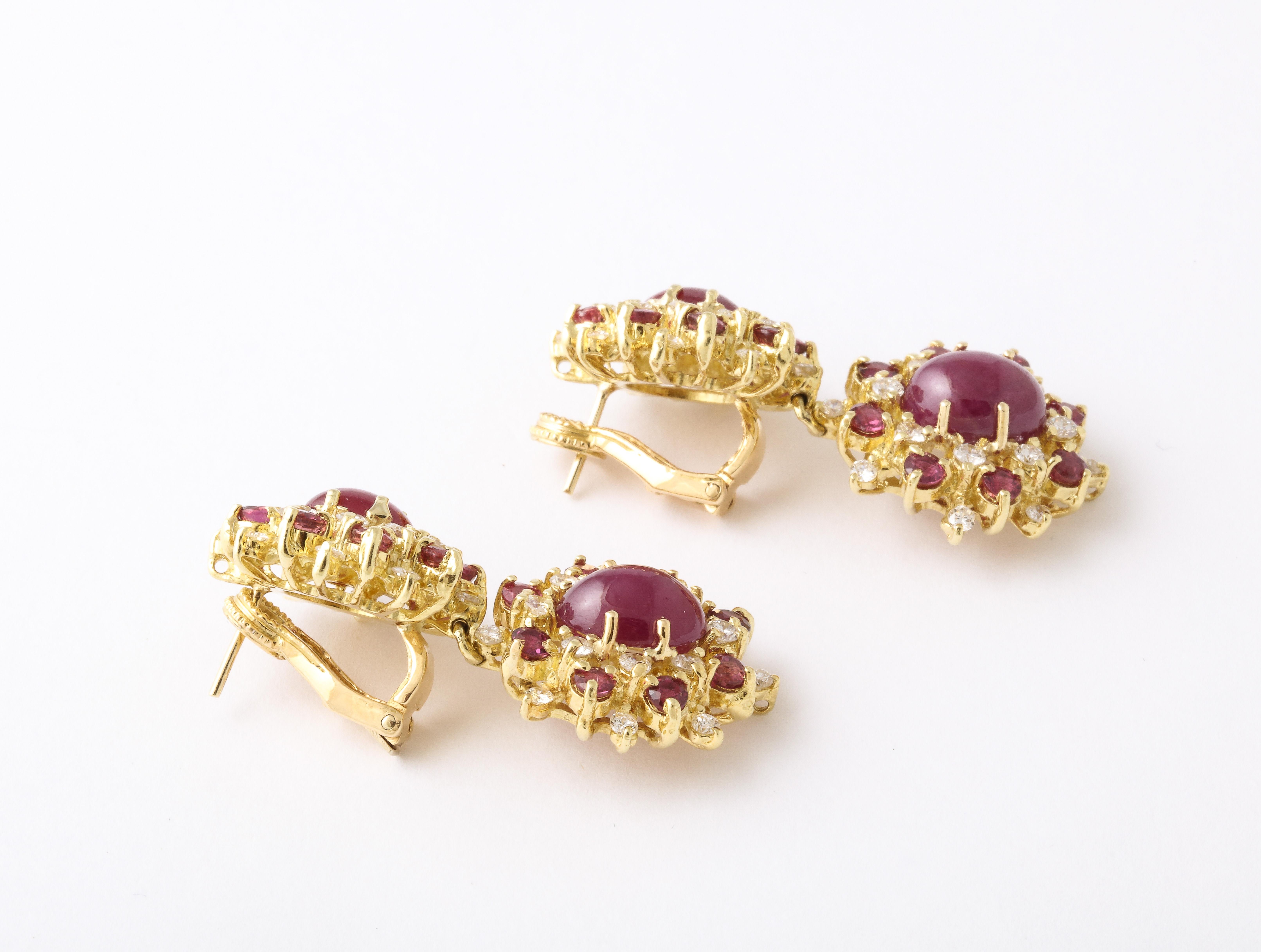 Conjunto de collar y pendientes de rubíes y diamantes en venta 5