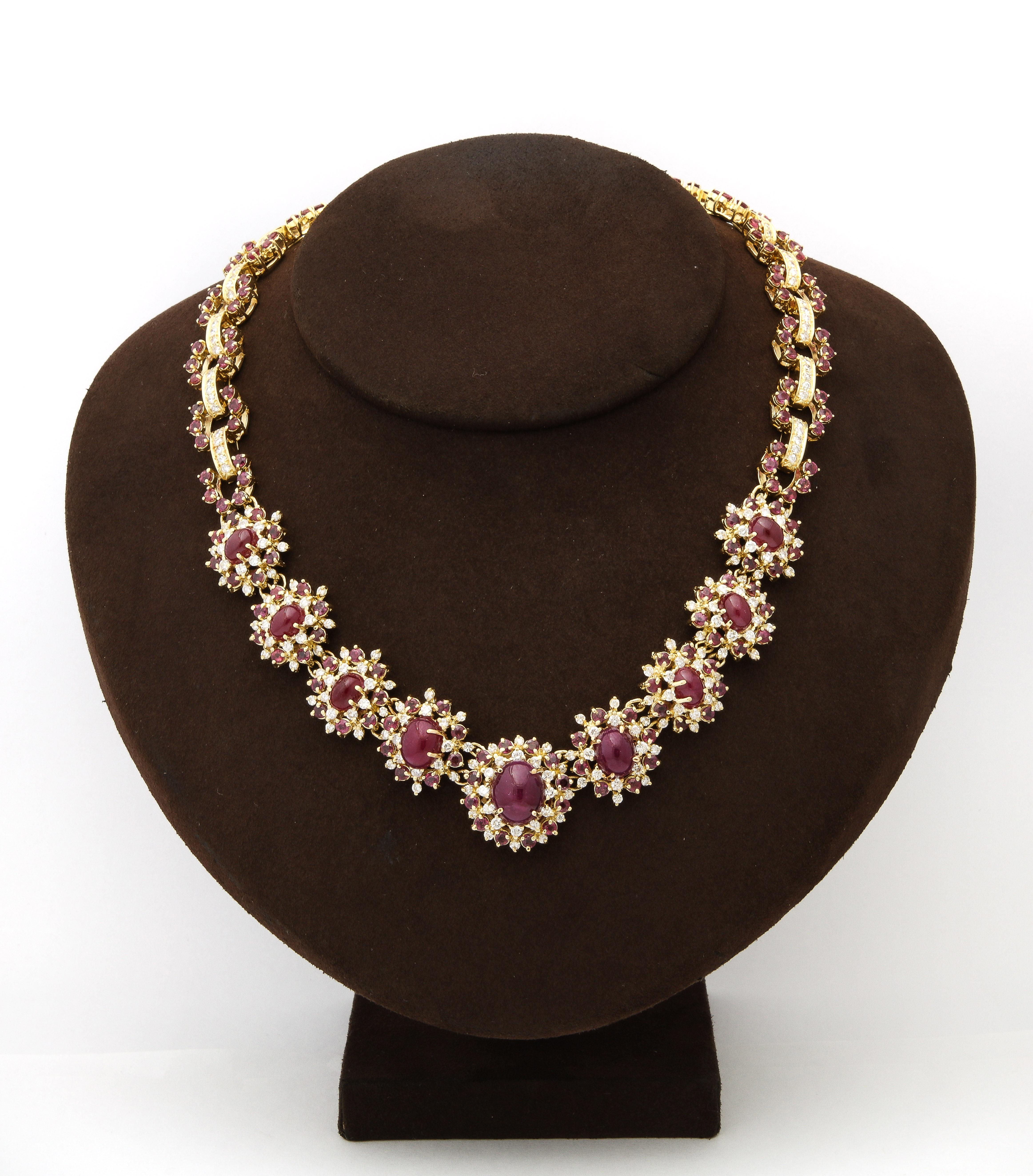Conjunto de collar y pendientes de rubíes y diamantes en venta 11