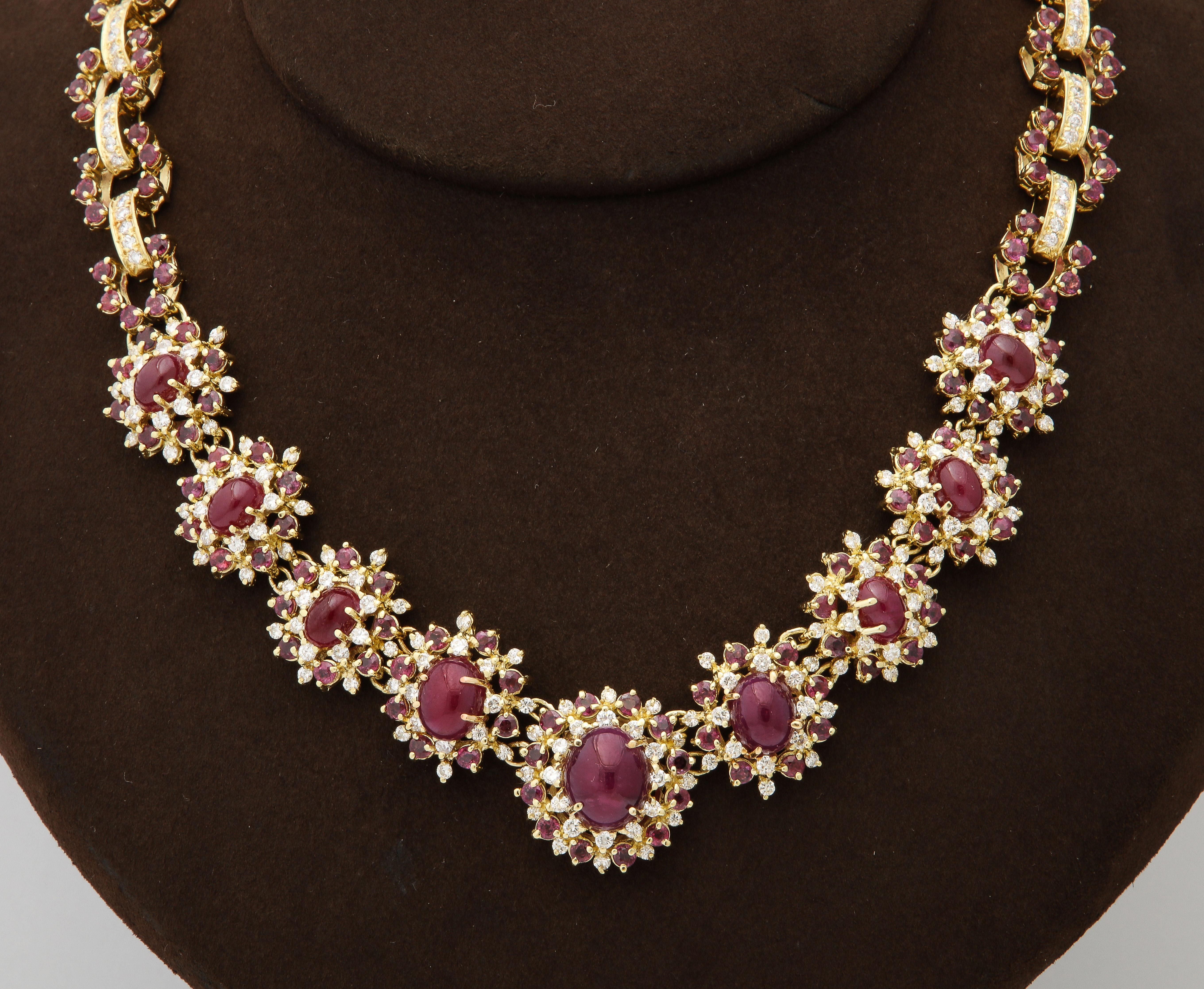Conjunto de collar y pendientes de rubíes y diamantes en venta 12