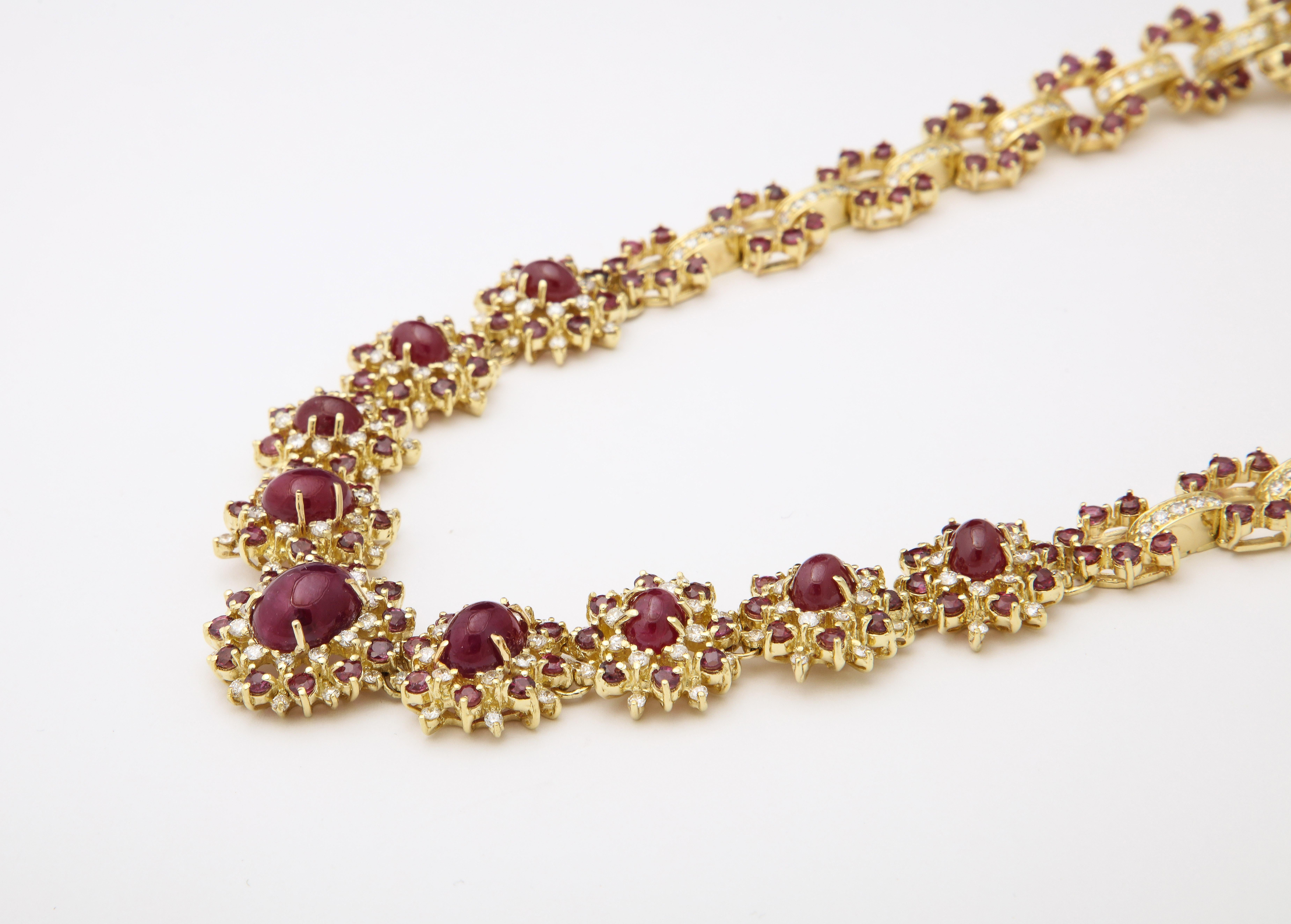 Conjunto de collar y pendientes de rubíes y diamantes en venta 13