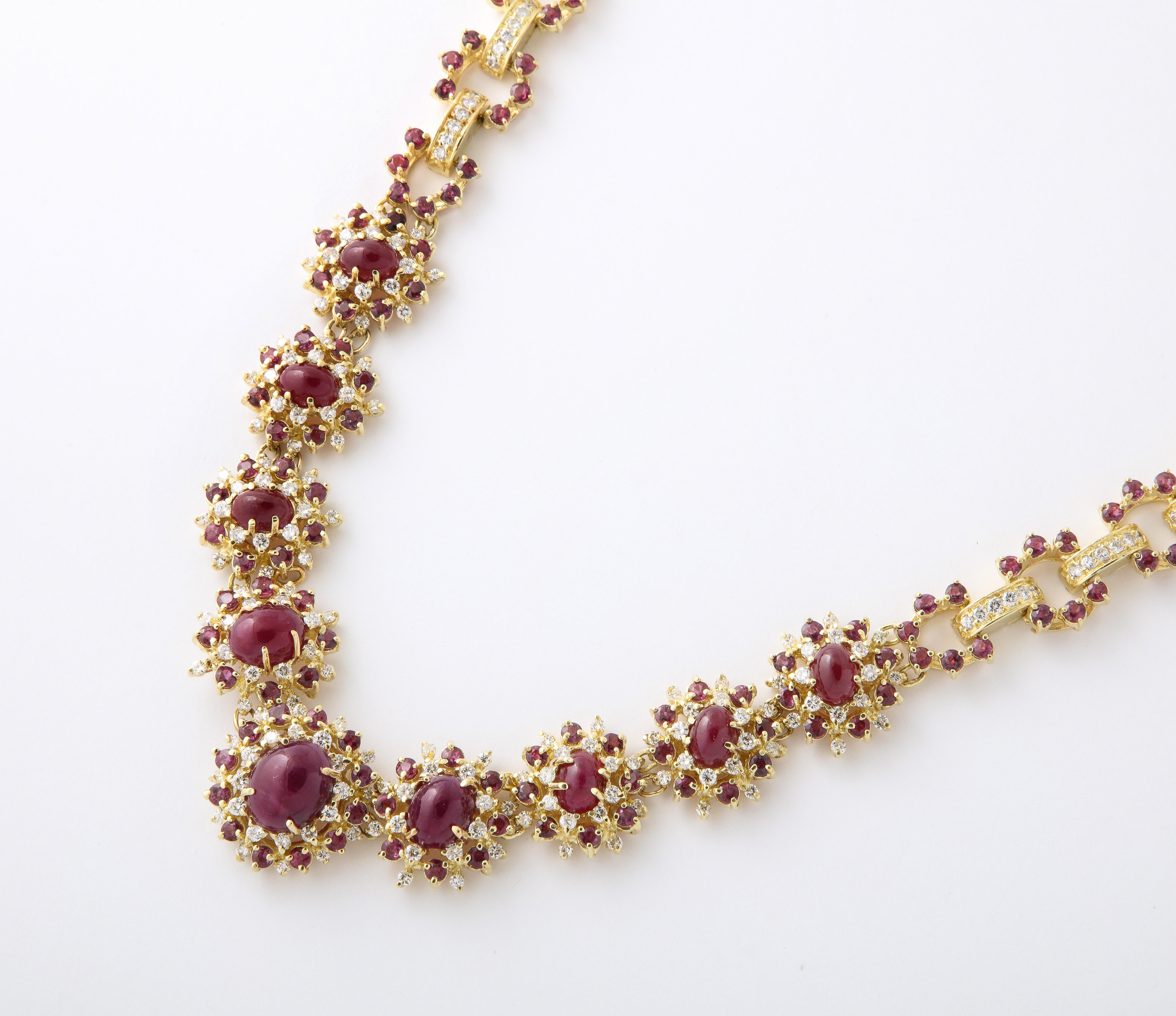 Conjunto de collar y pendientes de rubíes y diamantes en venta 1