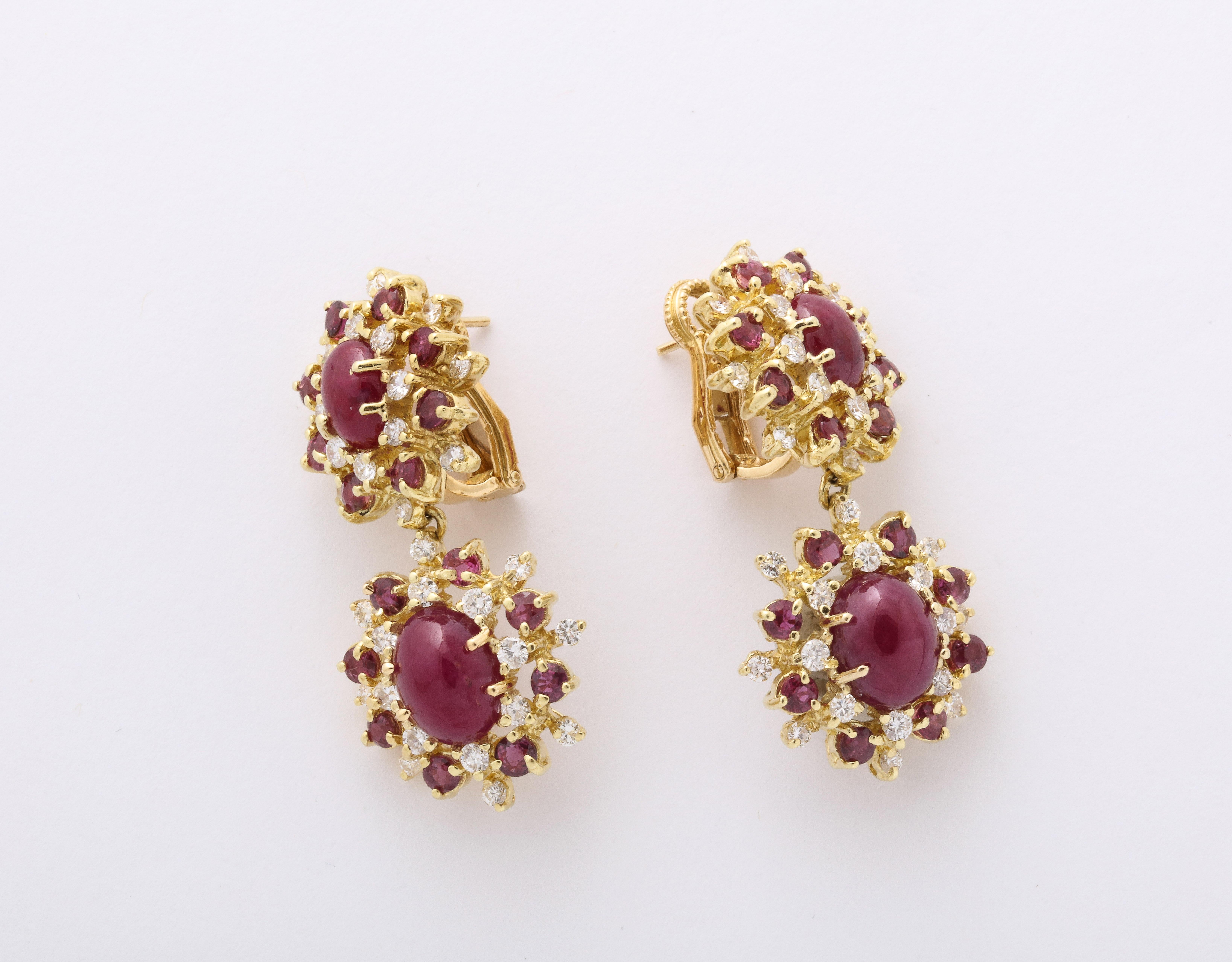 Conjunto de collar y pendientes de rubíes y diamantes en venta 3