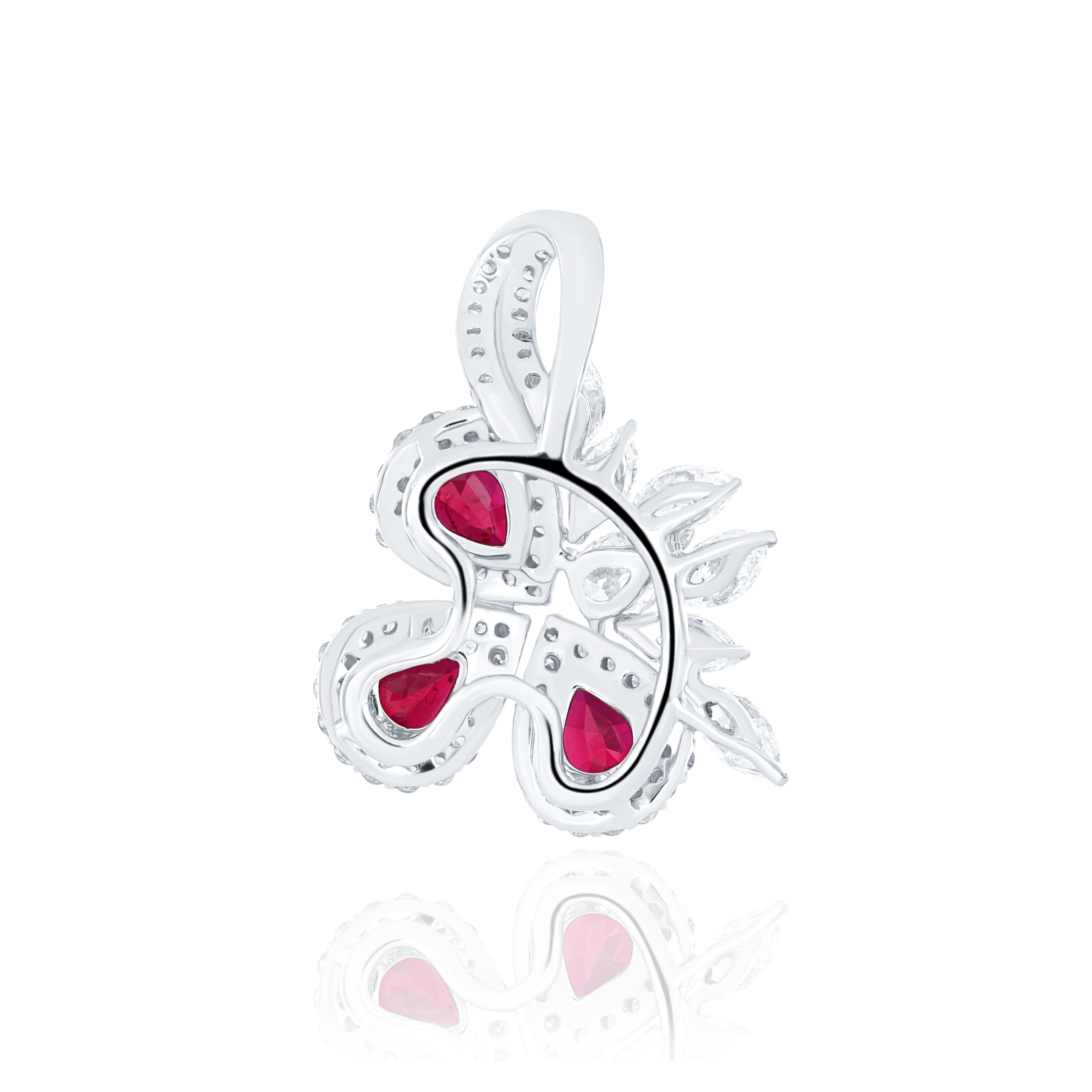 Ruby And Diamond Pendant 18 Karat White Gold handcraft jewelry Pendant For Gift In New Condition For Sale In JAIPUR, IN