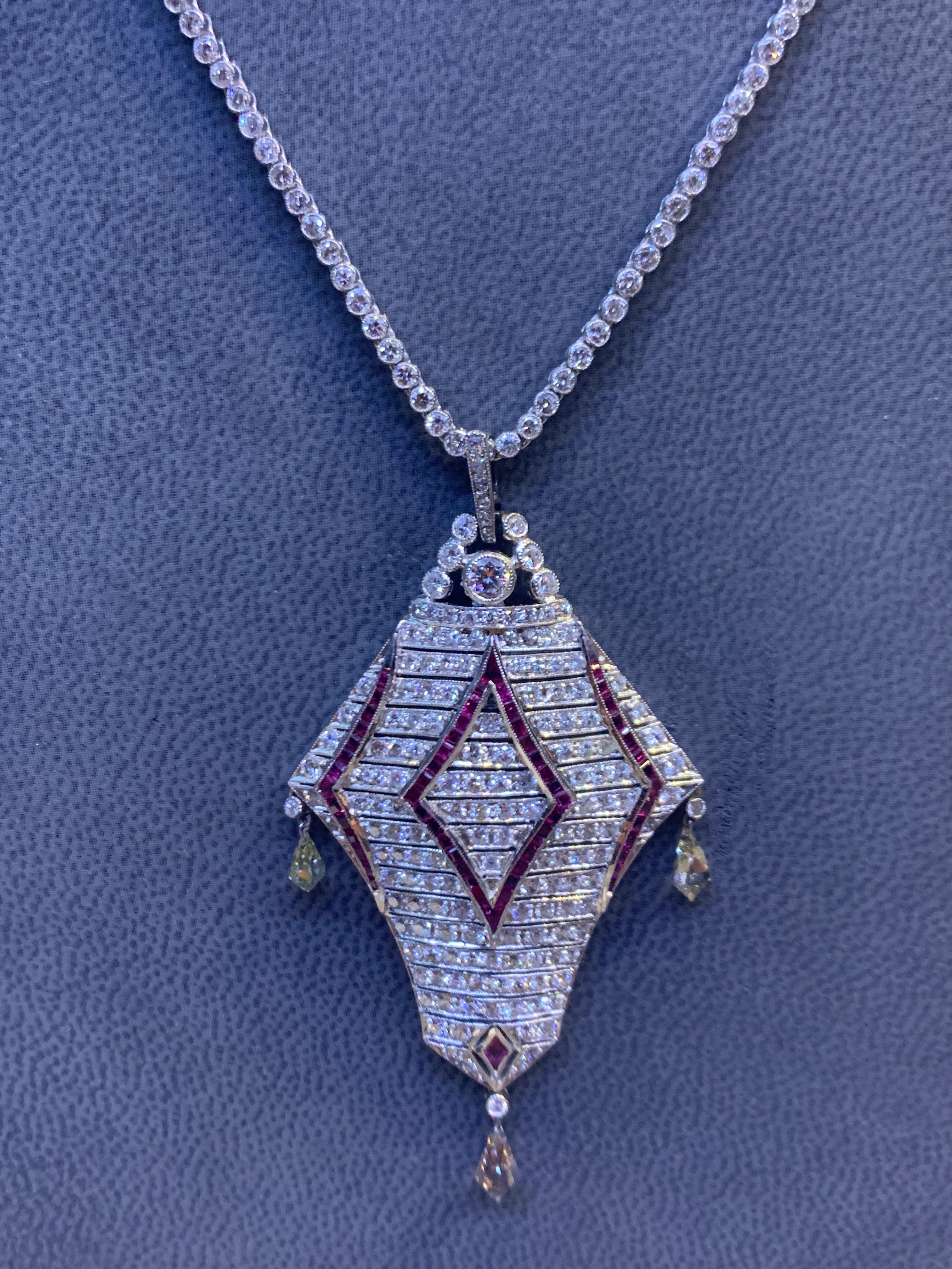 Collana con ciondolo in rubino e diamanti in vendita 1