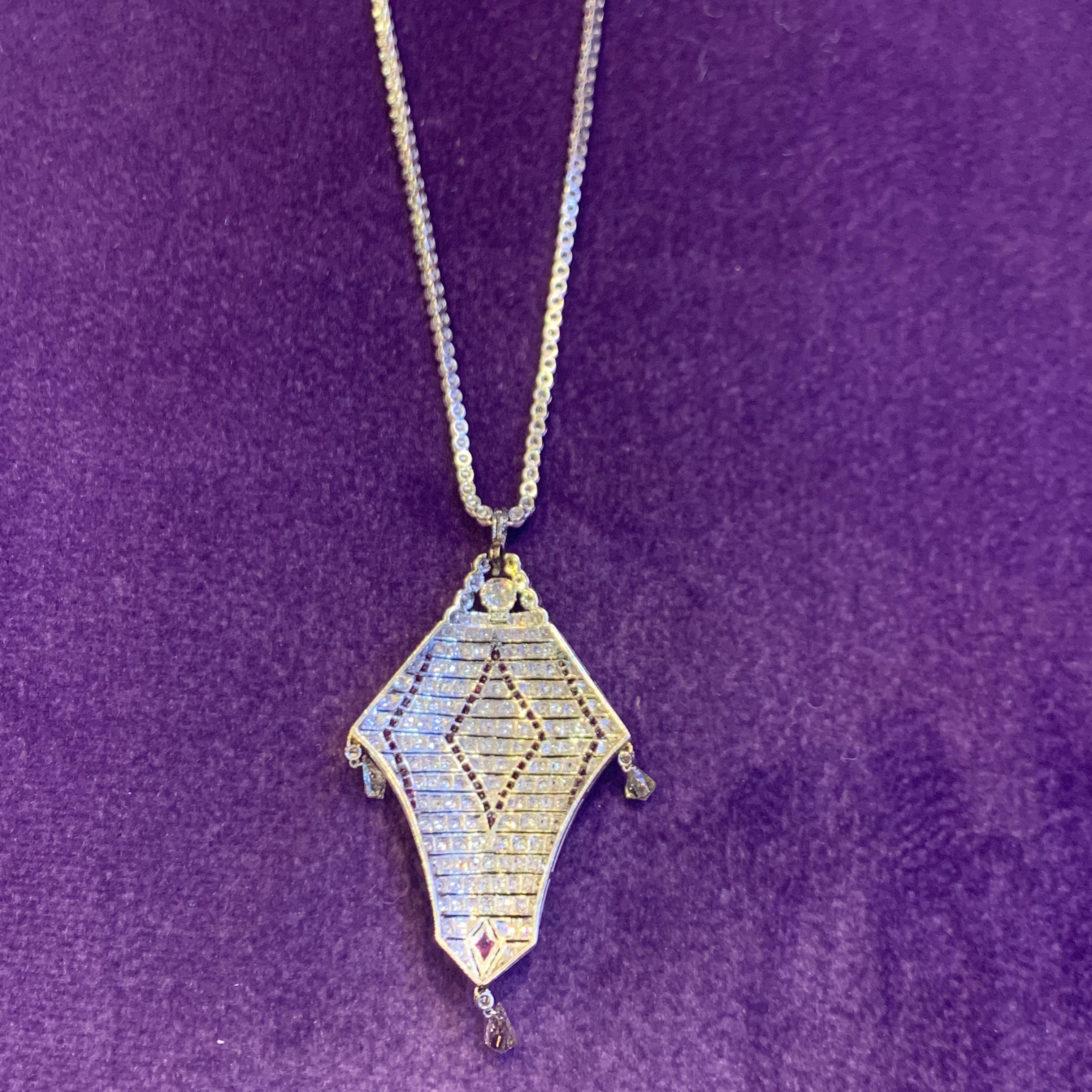 Collana con ciondolo in rubino e diamanti in vendita 4
