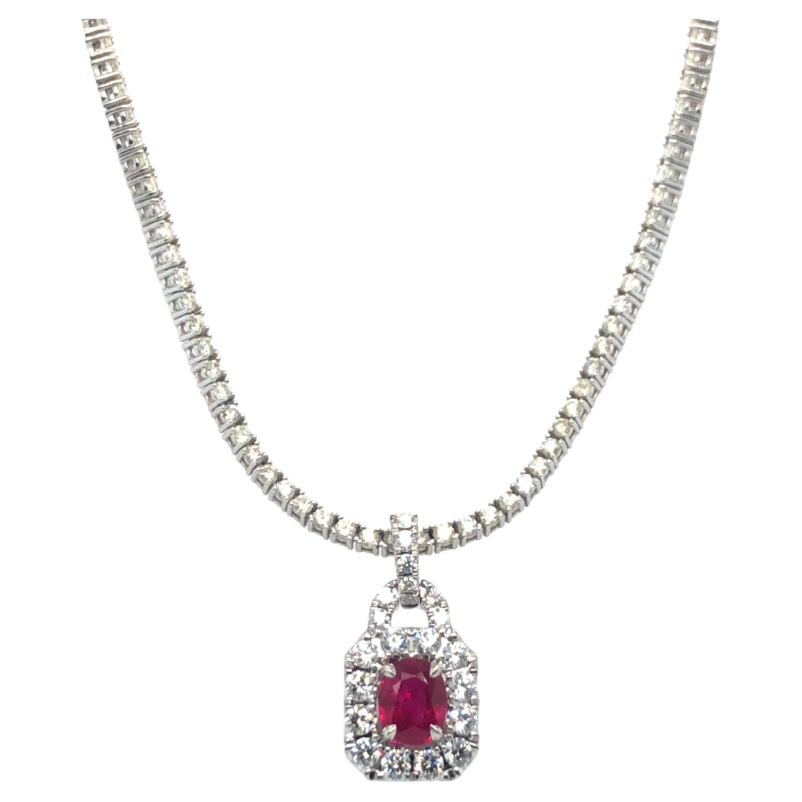 Collier tennis pendentif en or blanc 18 carats avec rubis et diamants