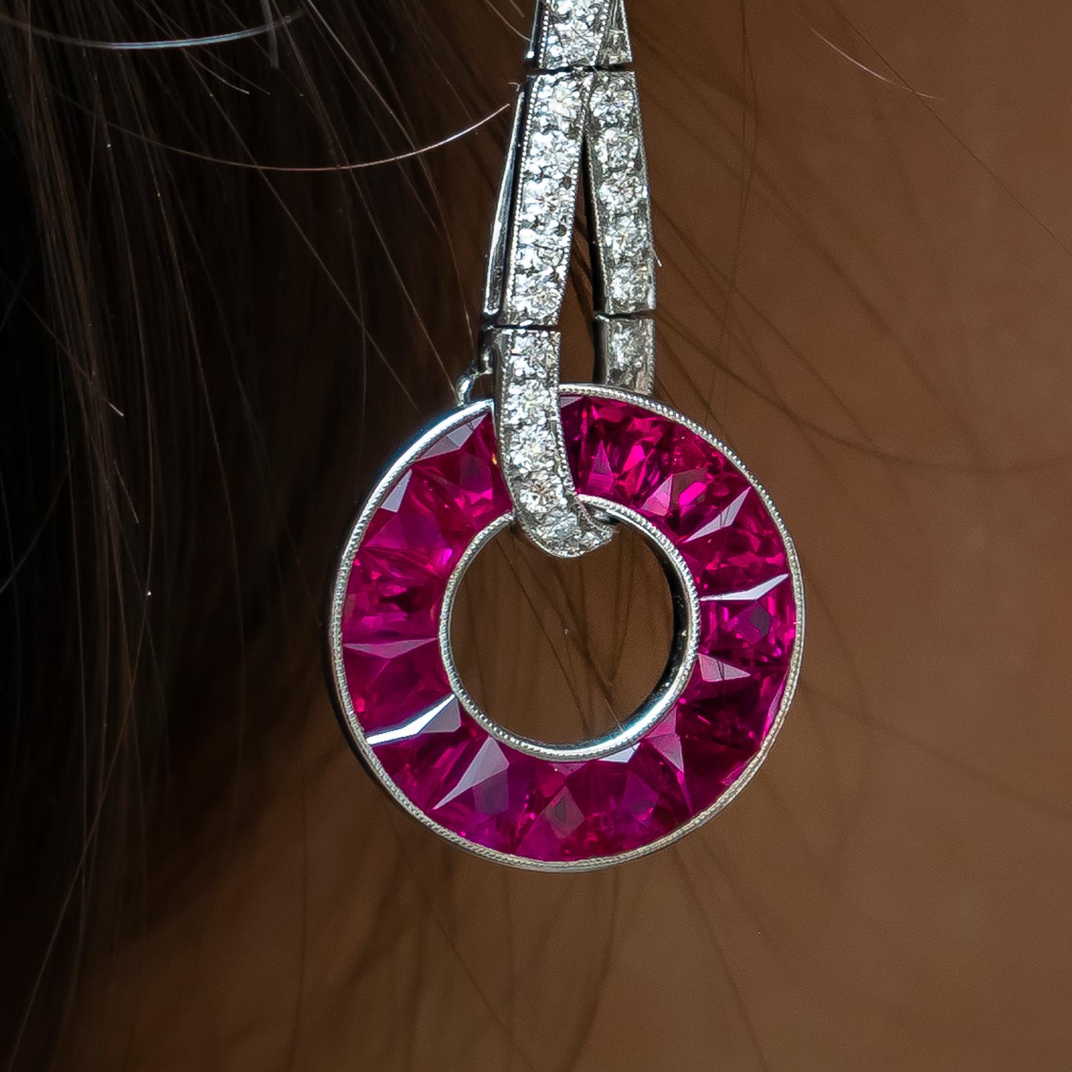 Taille brillant Pendants d'oreilles en platine avec rubis et diamants en vente
