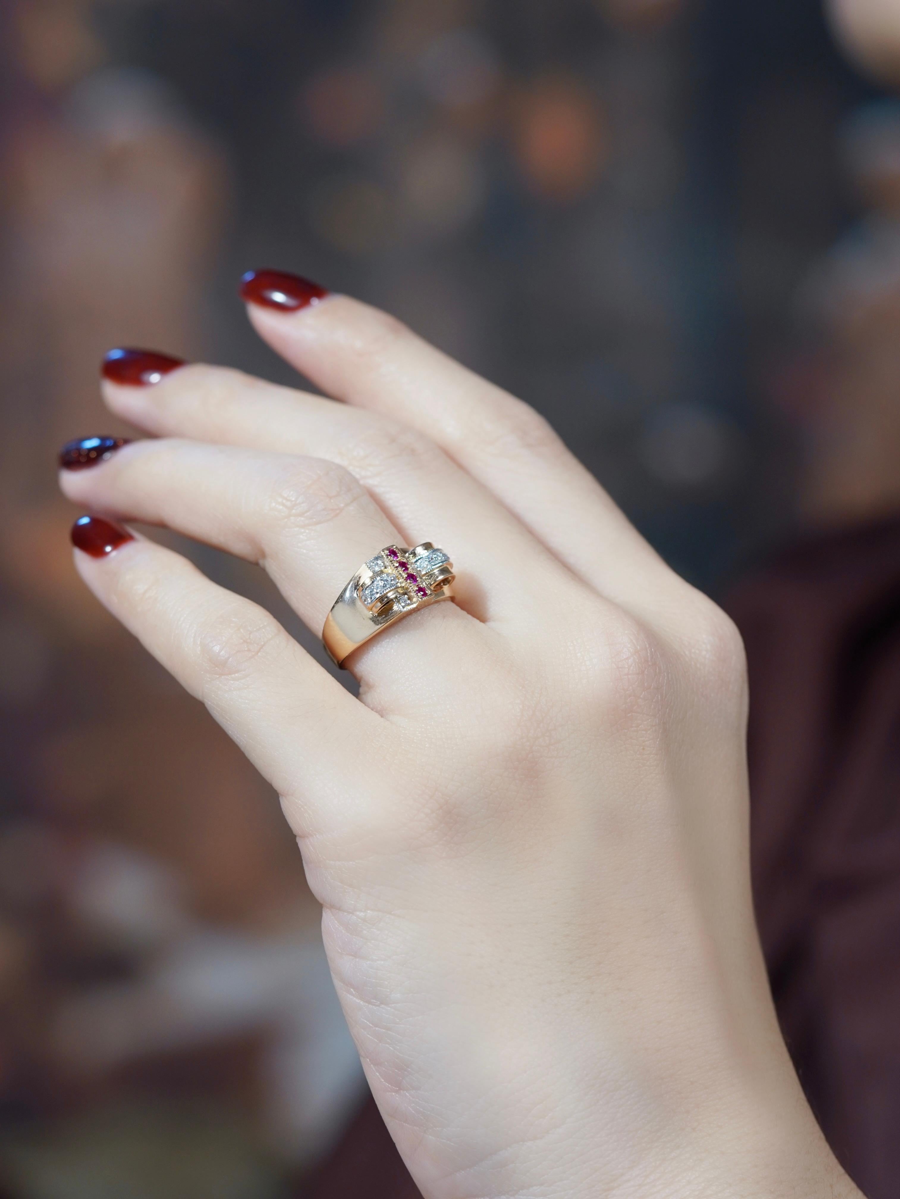 Art déco Bague cocktail rétro en or rose 14 carats avec rubis et diamants en vente