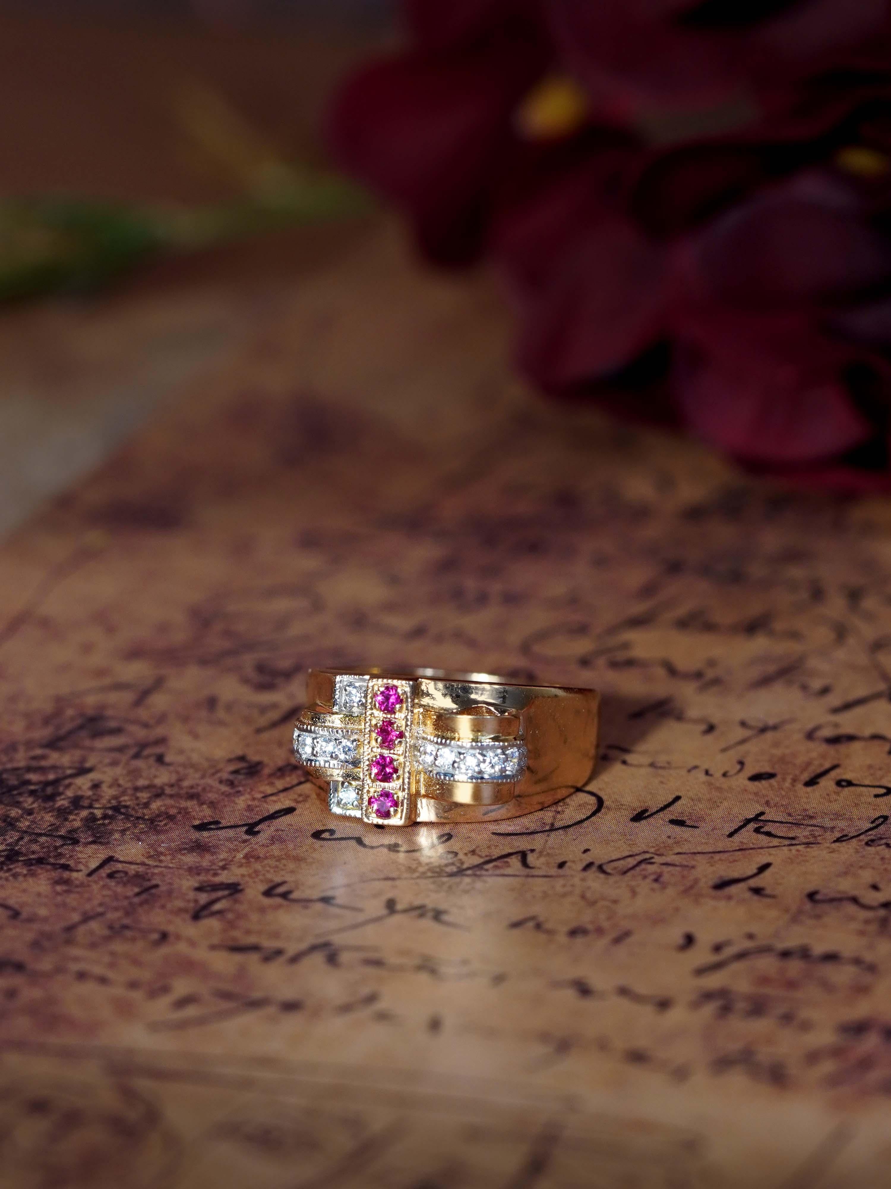 Taille ronde Bague cocktail rétro en or rose 14 carats avec rubis et diamants en vente