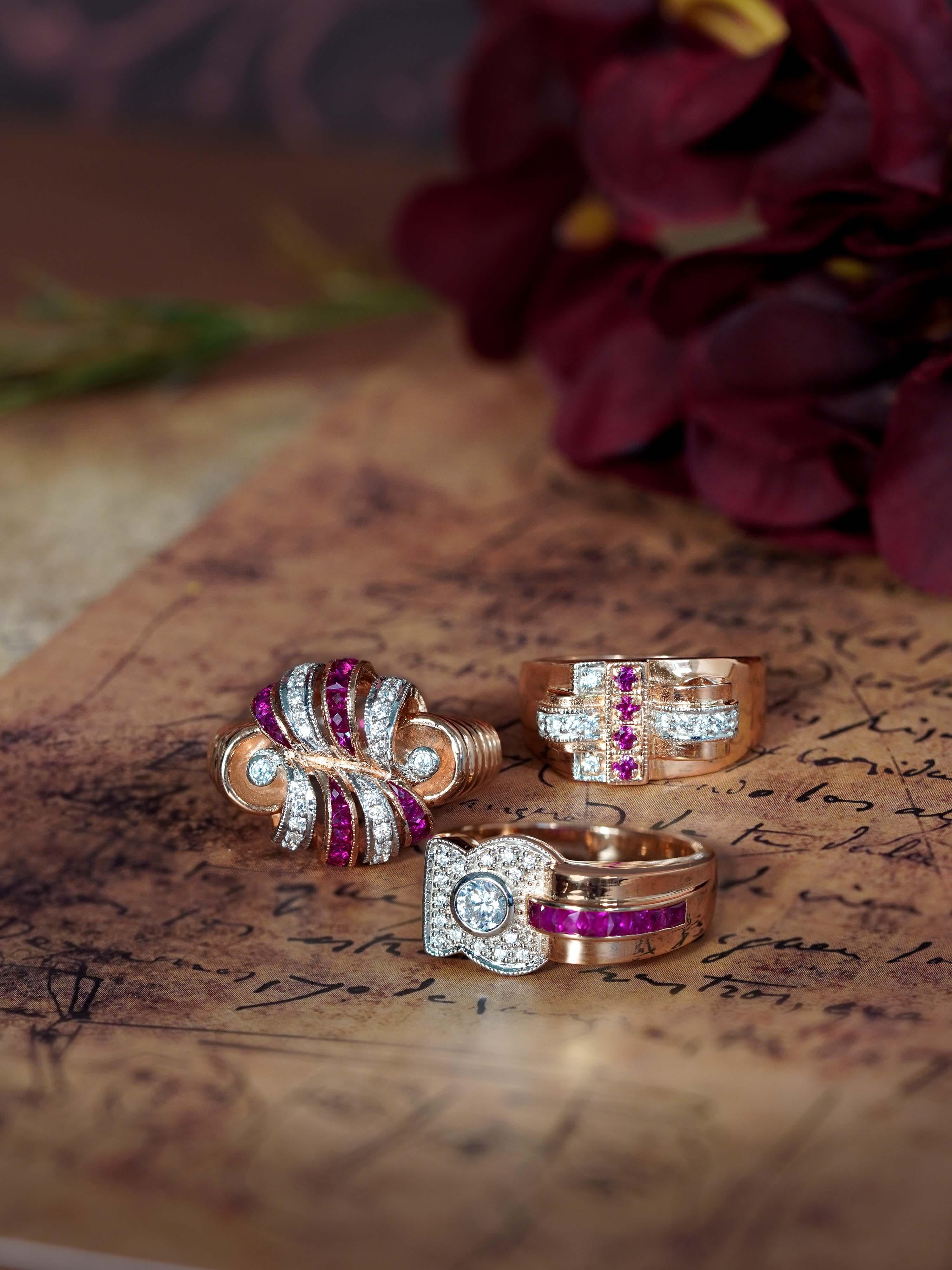 Taille ronde Bague cocktail en or rose 14 carats avec rubis et diamants de style rétro en vente