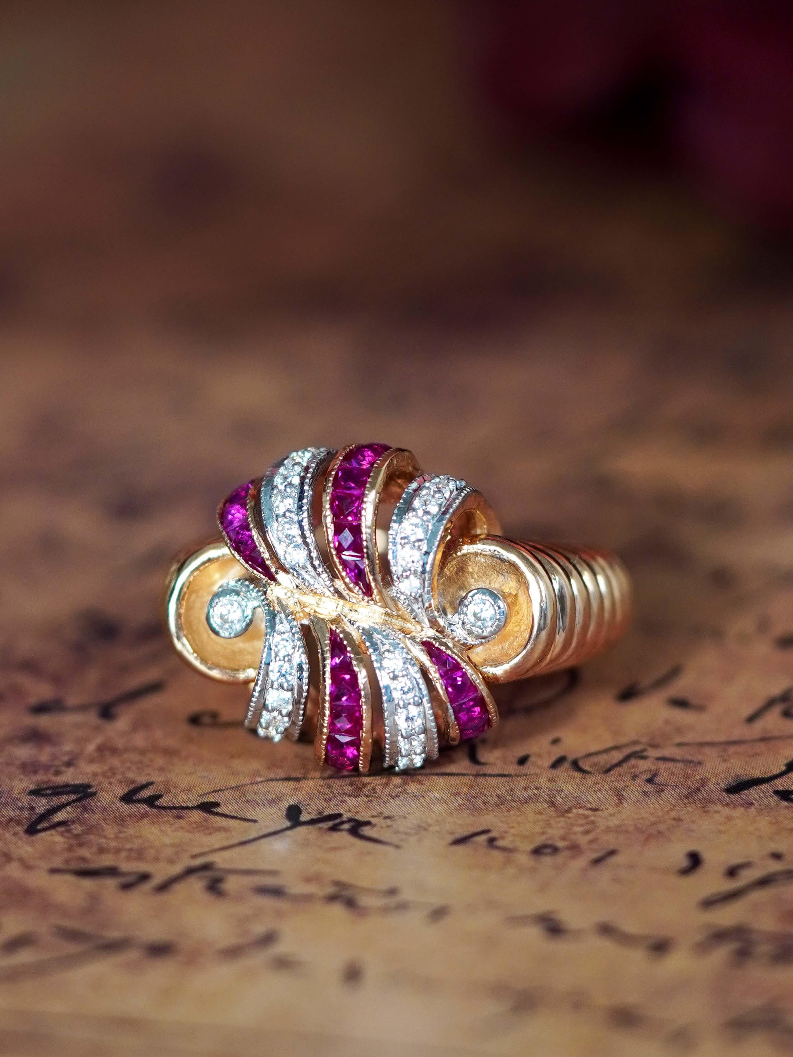 Bague cocktail en or rose 14 carats avec rubis et diamants de style rétro Neuf - En vente à Bangkok, TH