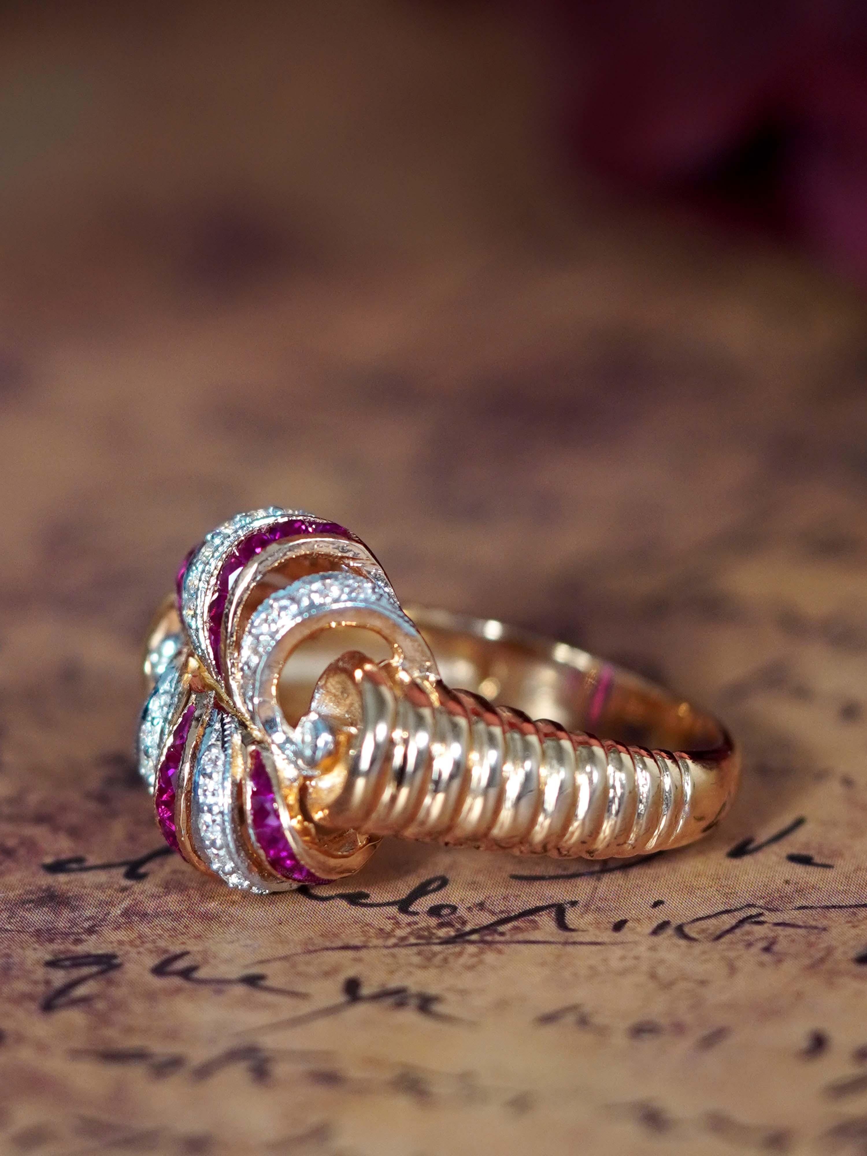 Bague cocktail en or rose 14 carats avec rubis et diamants de style rétro Pour femmes en vente