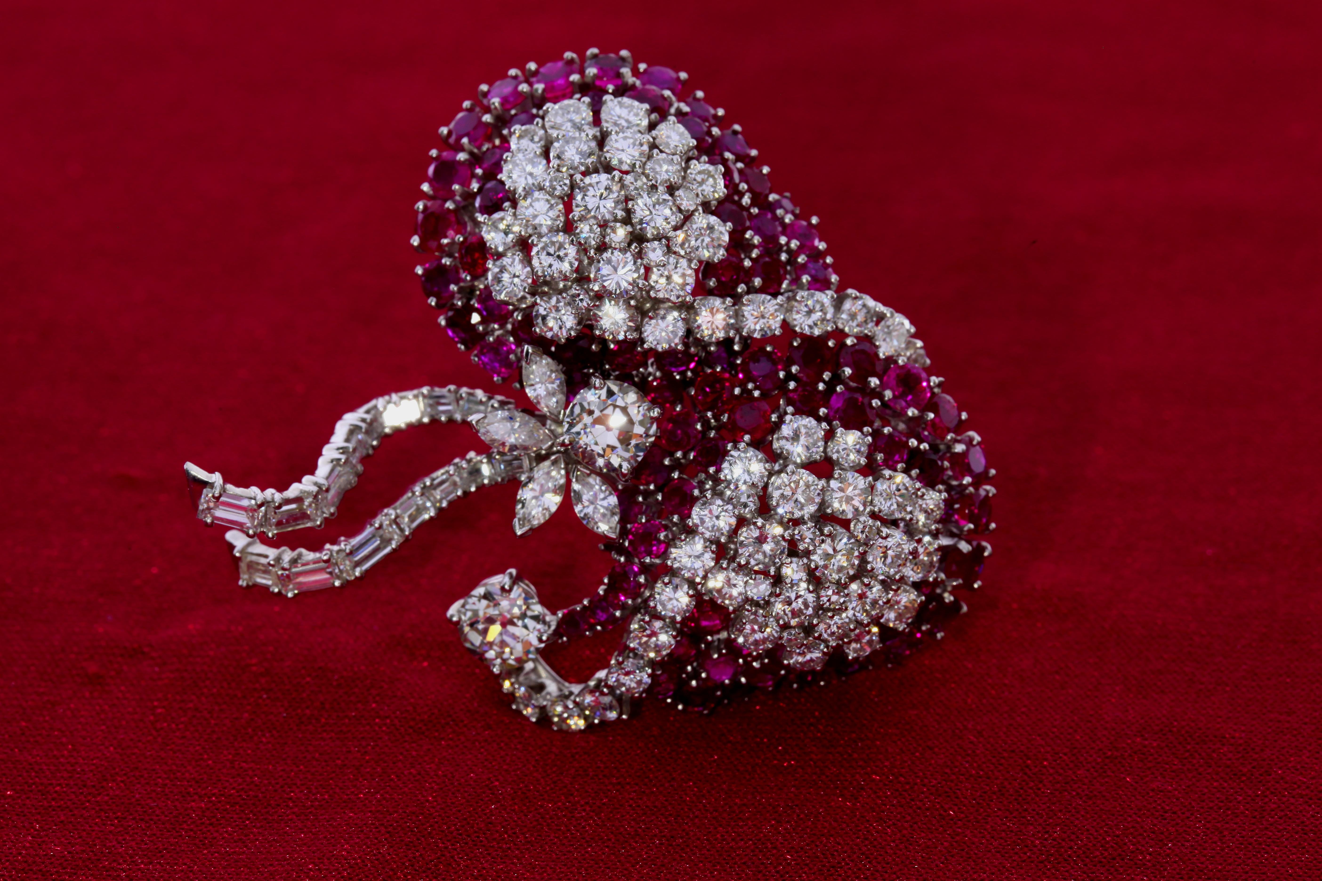 Ruby and Diamond Ribbon Brooch In Good Condition For Sale In New York, NY