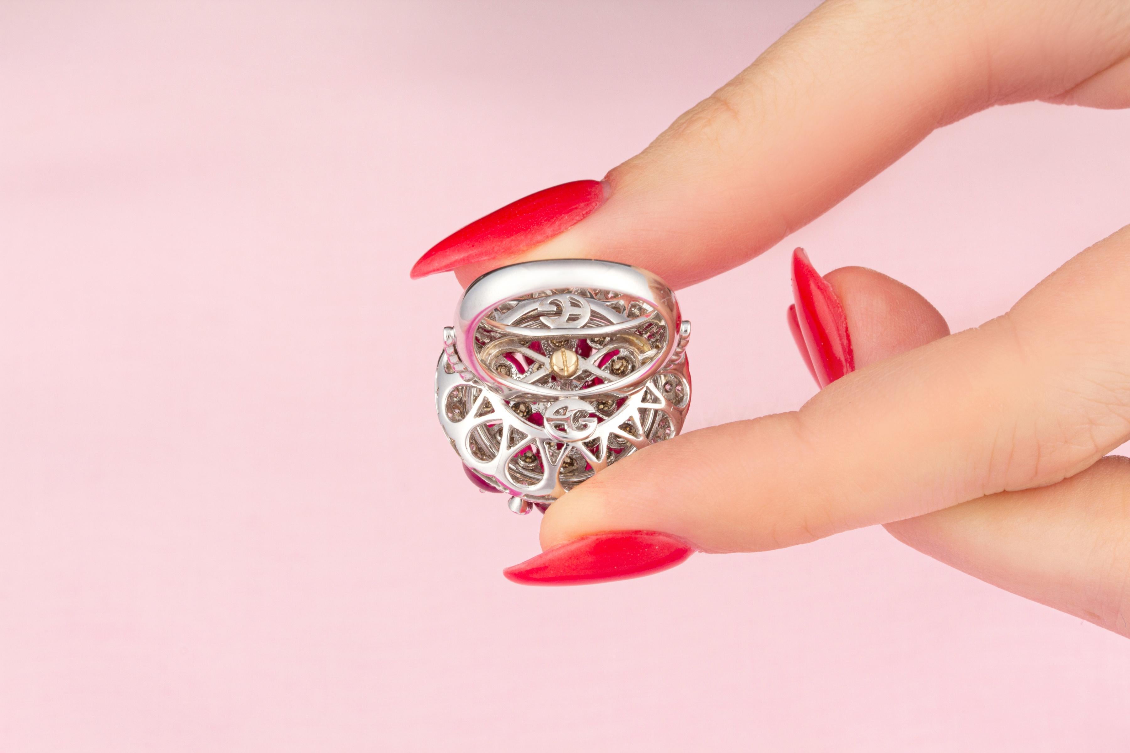 Anillo de rubíes y diamantes diseñado por Ella Gafter Cuenta en venta