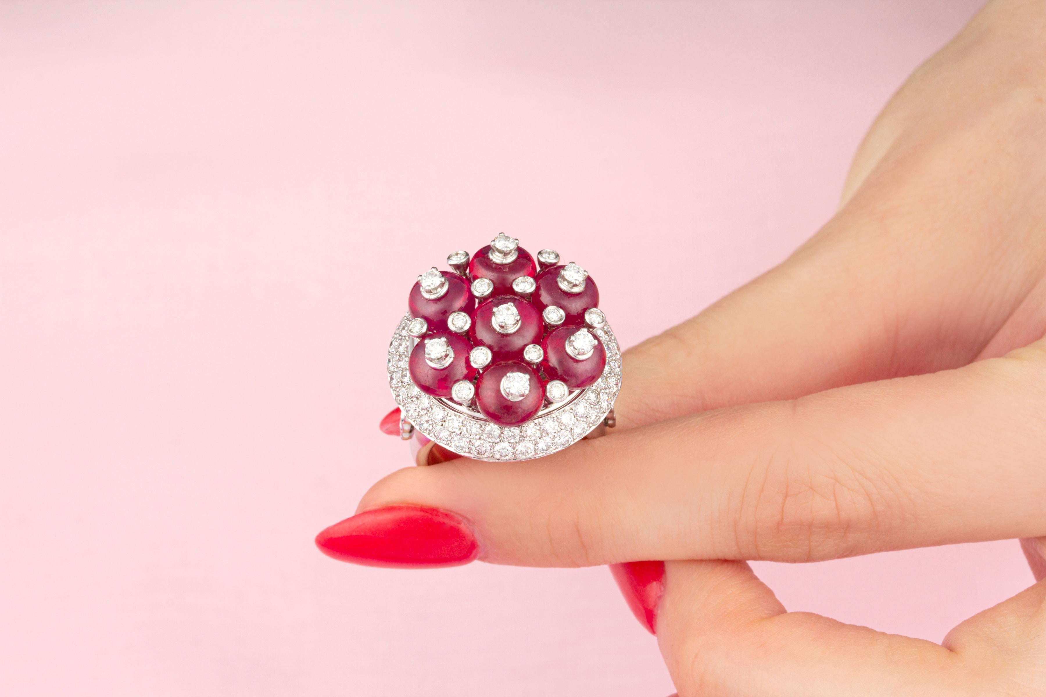 Anillo de rubíes y diamantes diseñado por Ella Gafter en Nuevo estado para la venta en New York, NY