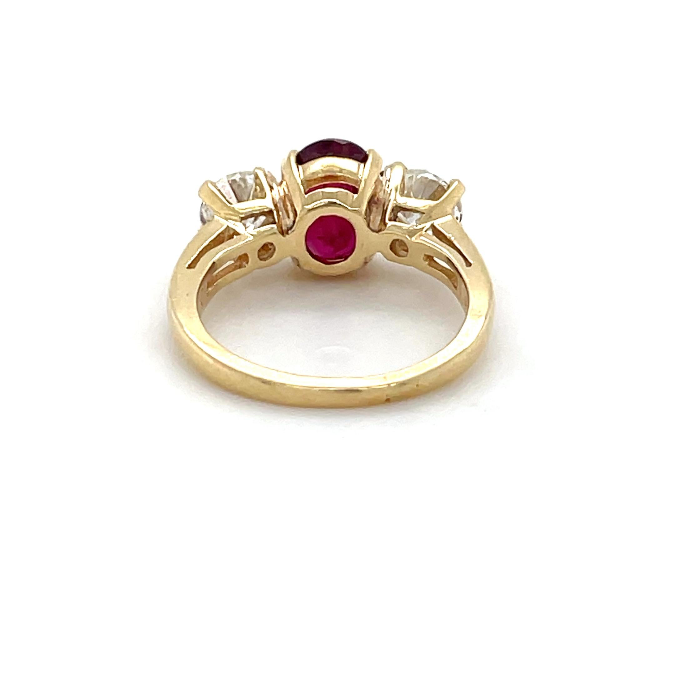 Rubin- und Diamantring (Ovalschliff) im Angebot
