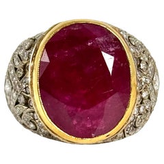 Anillo de oro amarillo de 14 quilates con rubí y diamantes
