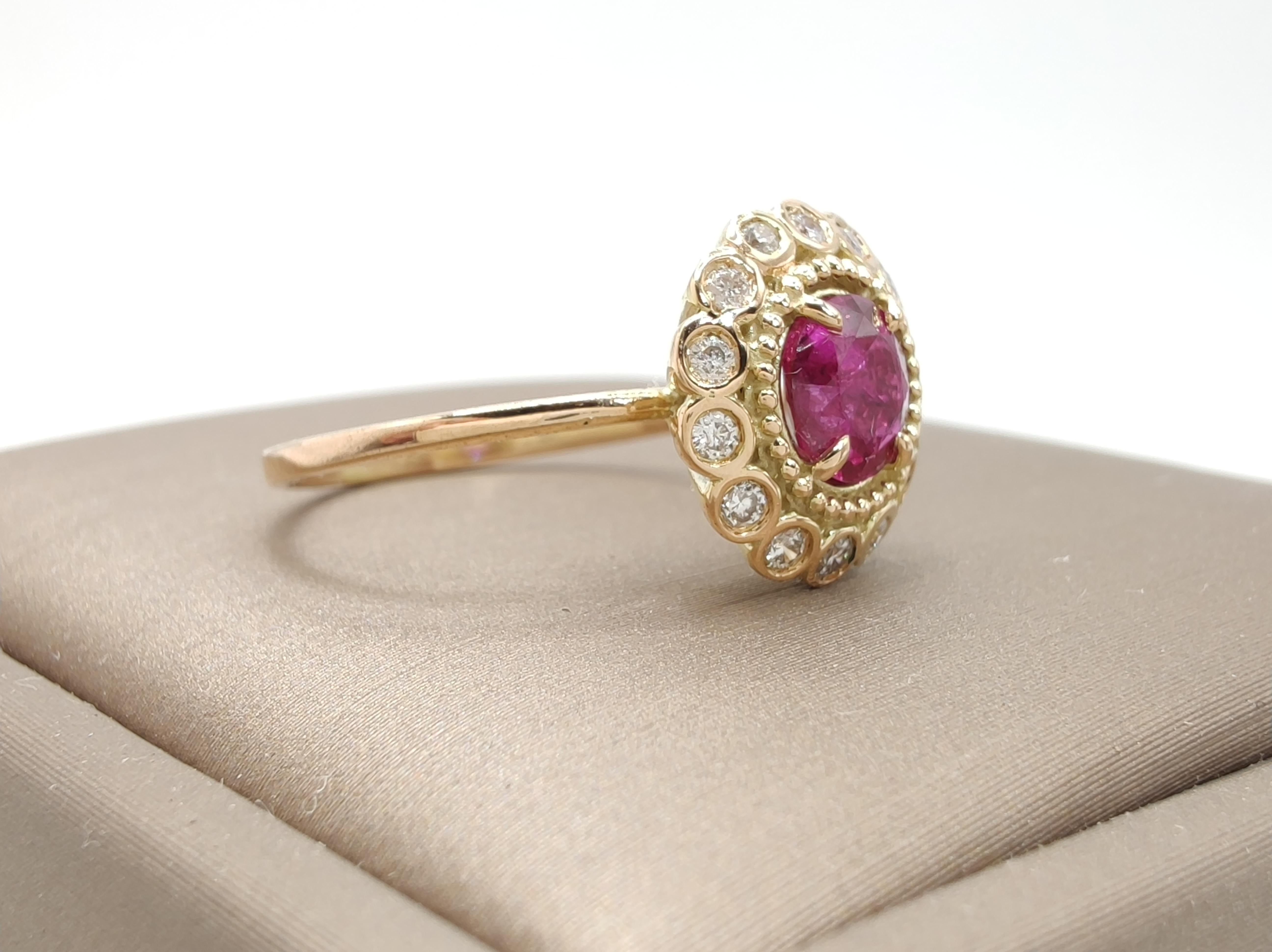 Flash Sale - Ruby Certified Diamond Rosette woman Ring in 14K Gold  In Excellent Condition For Sale In MADRID, ES