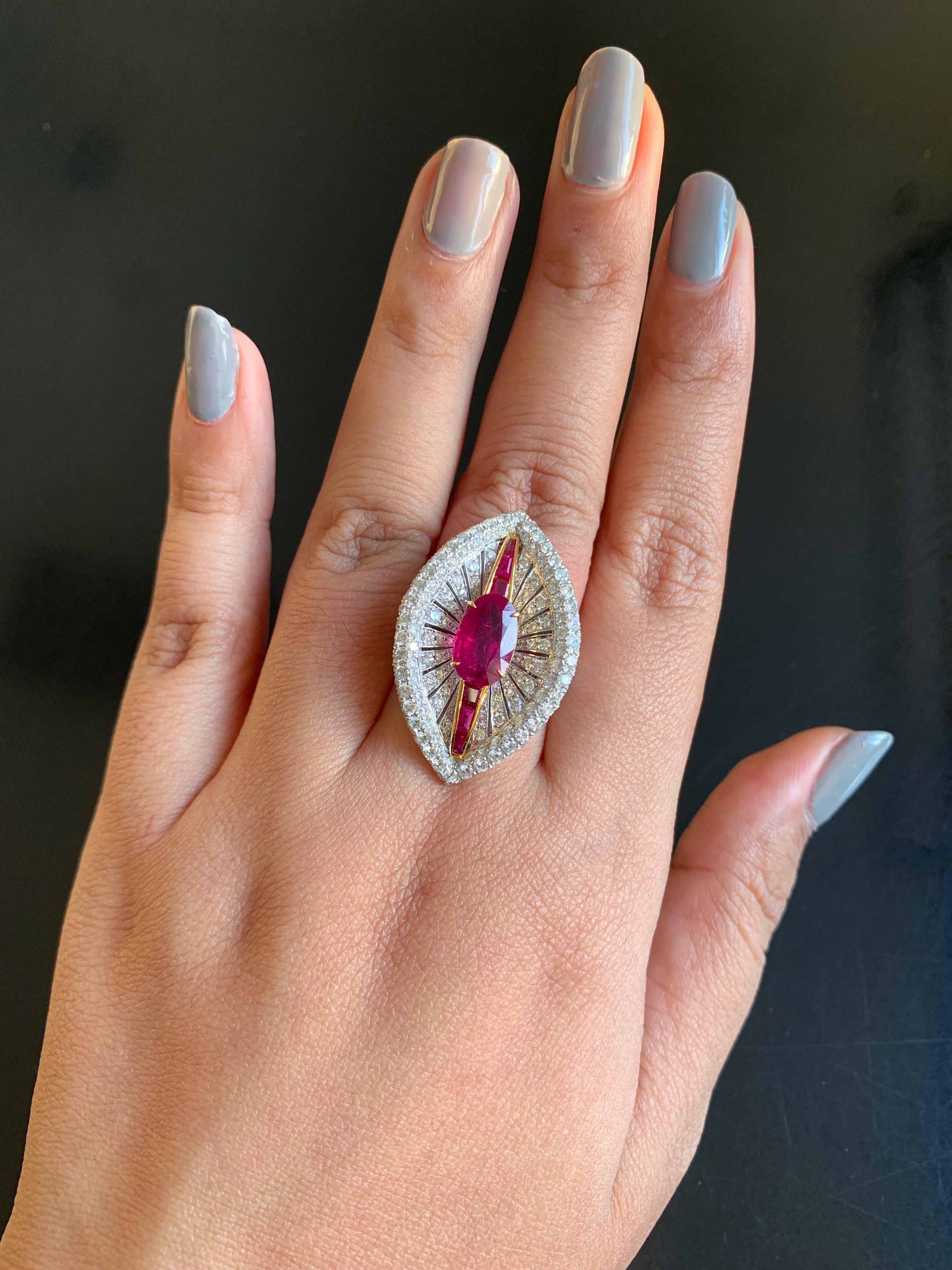 Anello con rubino e diamante certificato GRS Burma No Heat da 2,58 carati in oro 18 carati In condizioni Nuovo in vendita a Bangkok, TH