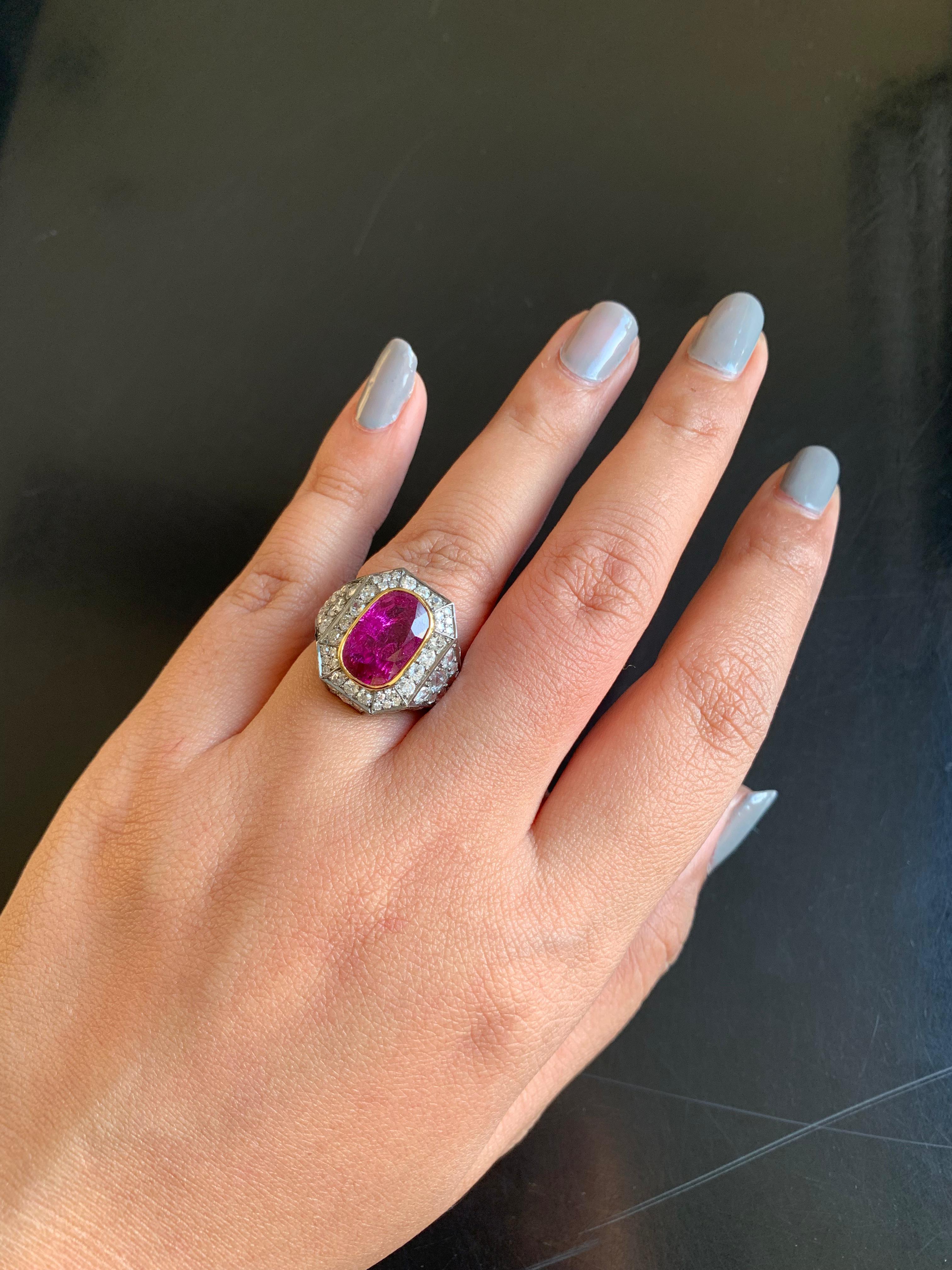 Anillo de rubíes y diamantes con certificado GRS de 5,09 quilates Birmania No Heat en 18 quilates en Nuevo estado para la venta en Bangkok, TH