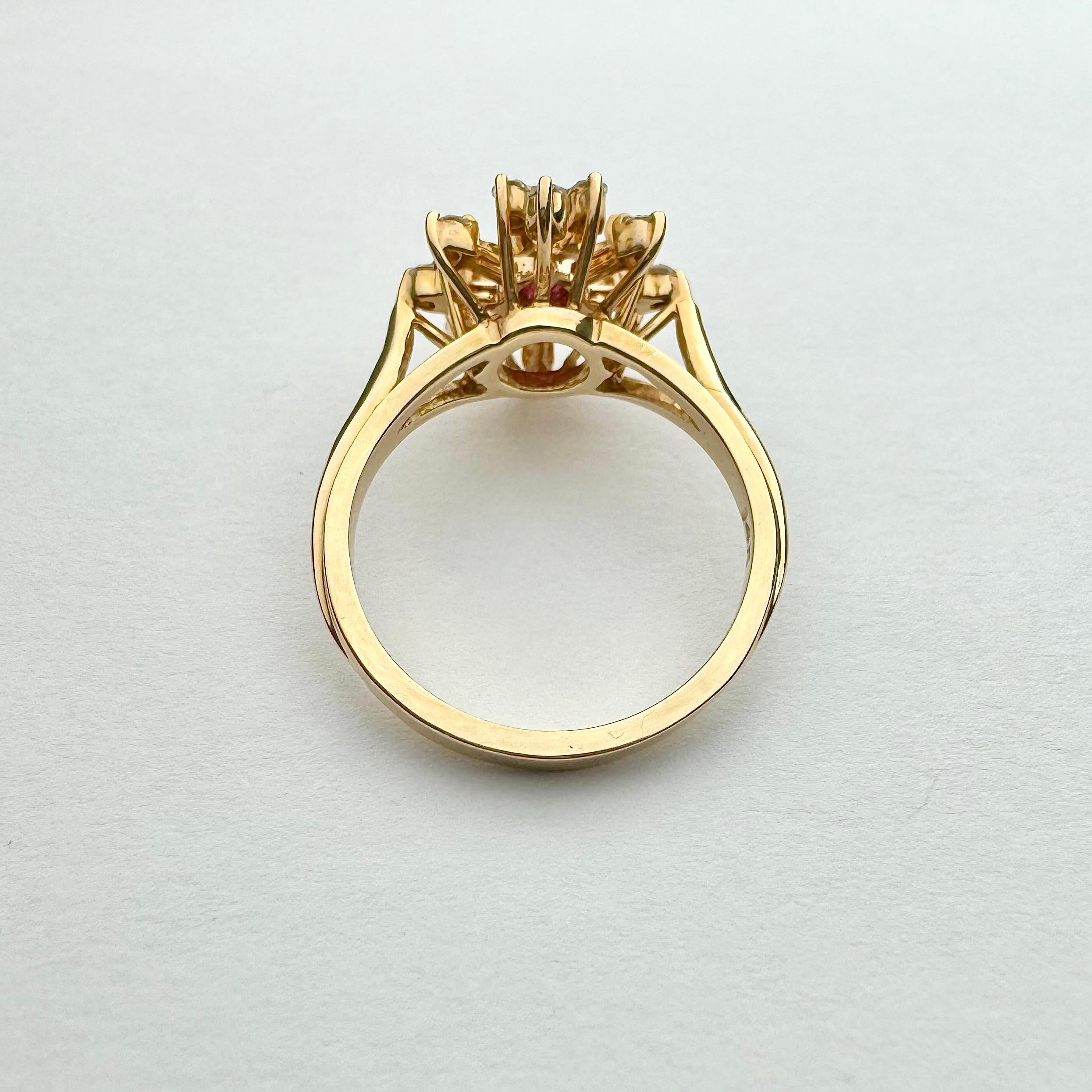 Ring mit Rubin und Diamant aus 14 Karat Gelbgold (Ovalschliff)