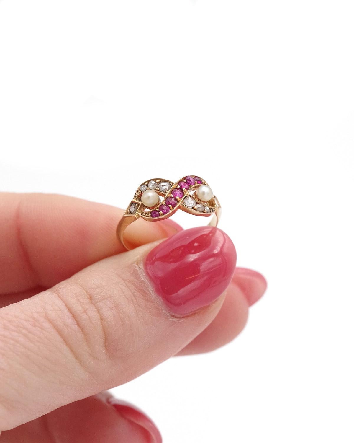Women's Infinity love ruby and diamond ring in 18k gold, natural pearls For Sale