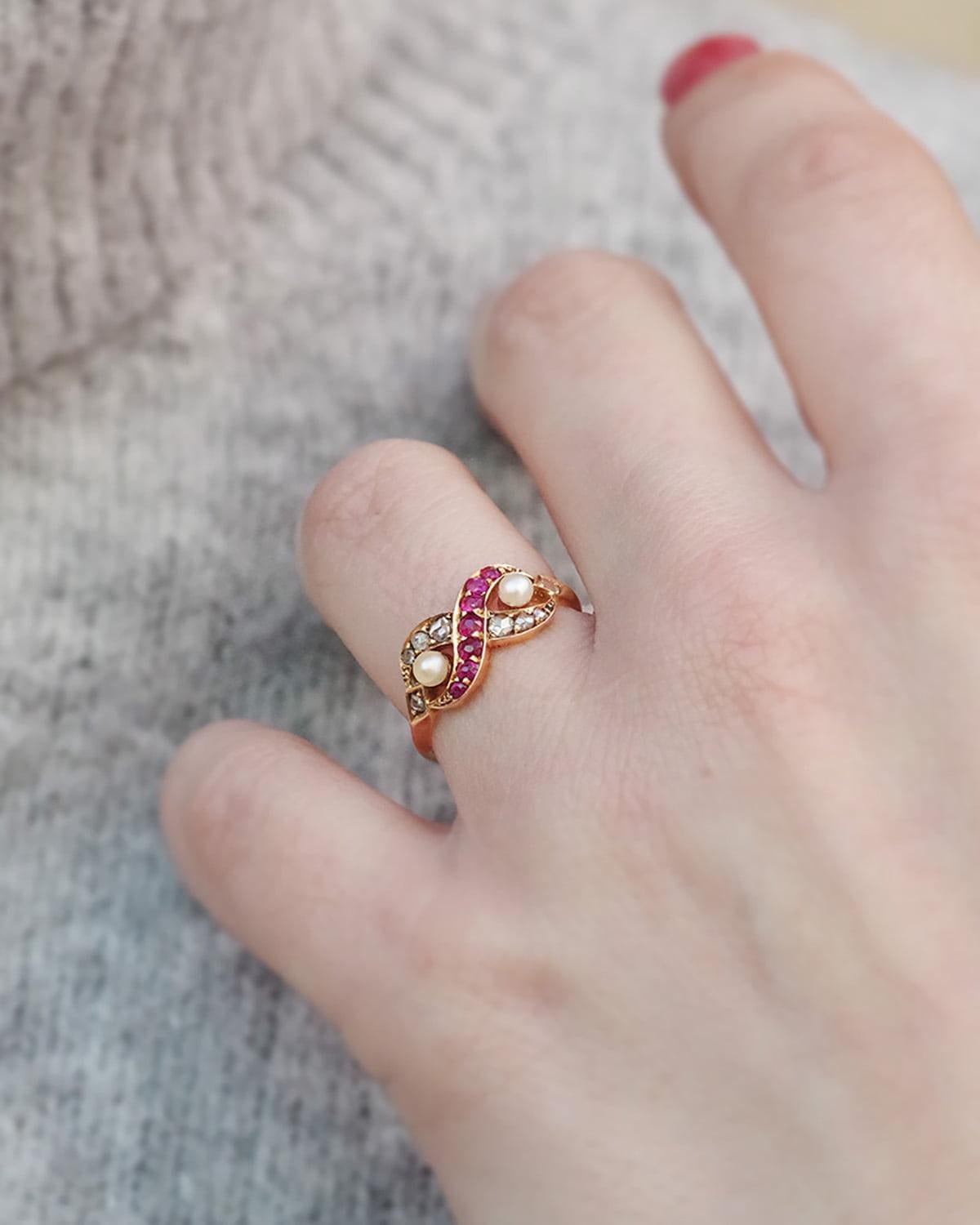 Infinity love ruby and diamond ring in 18k gold, natural pearls For Sale 1