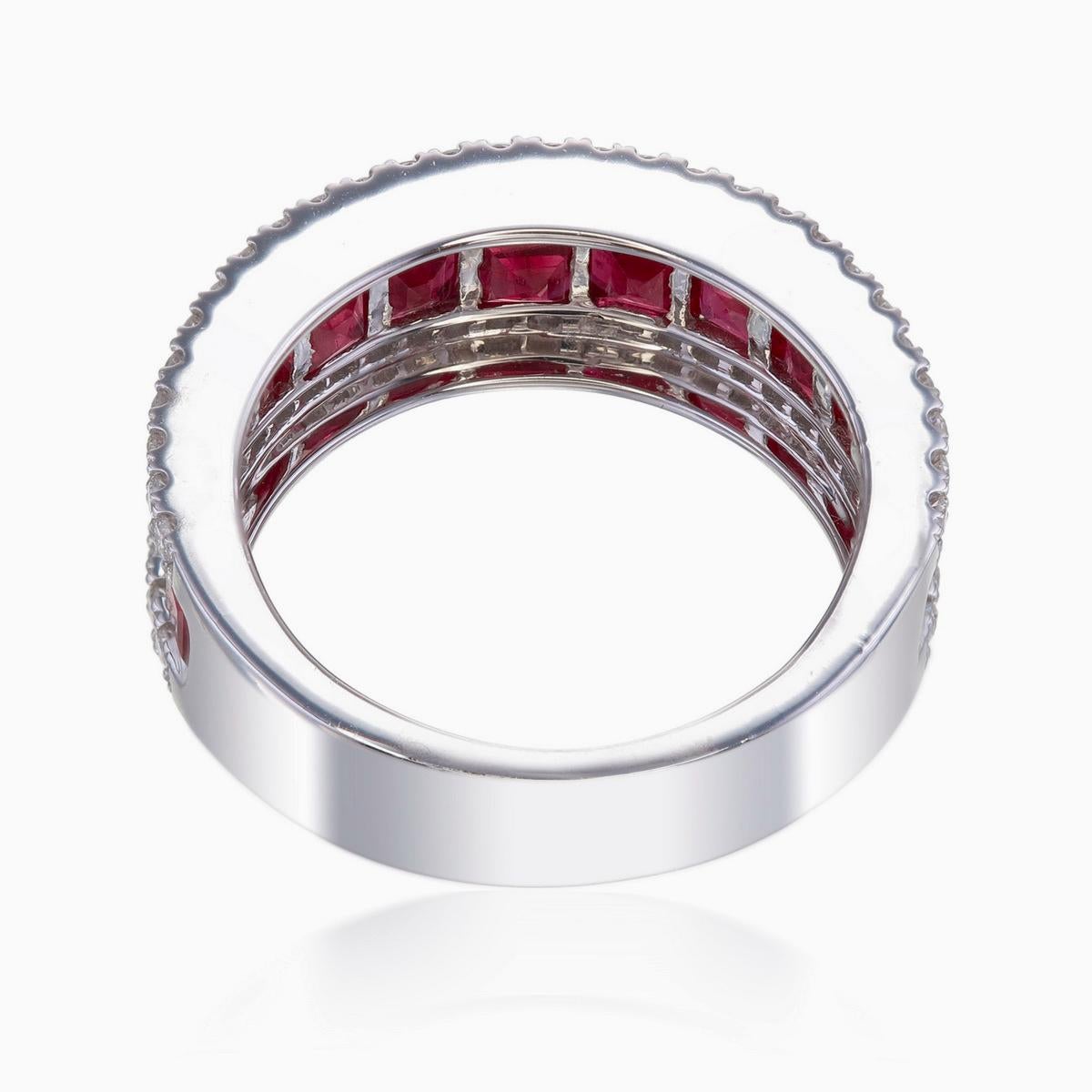 Ruby and Diamond RIng in 18K White Gold In New Condition For Sale In Bangkok, TH