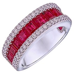 Anneau en or blanc 18 carats avec rubis et diamants