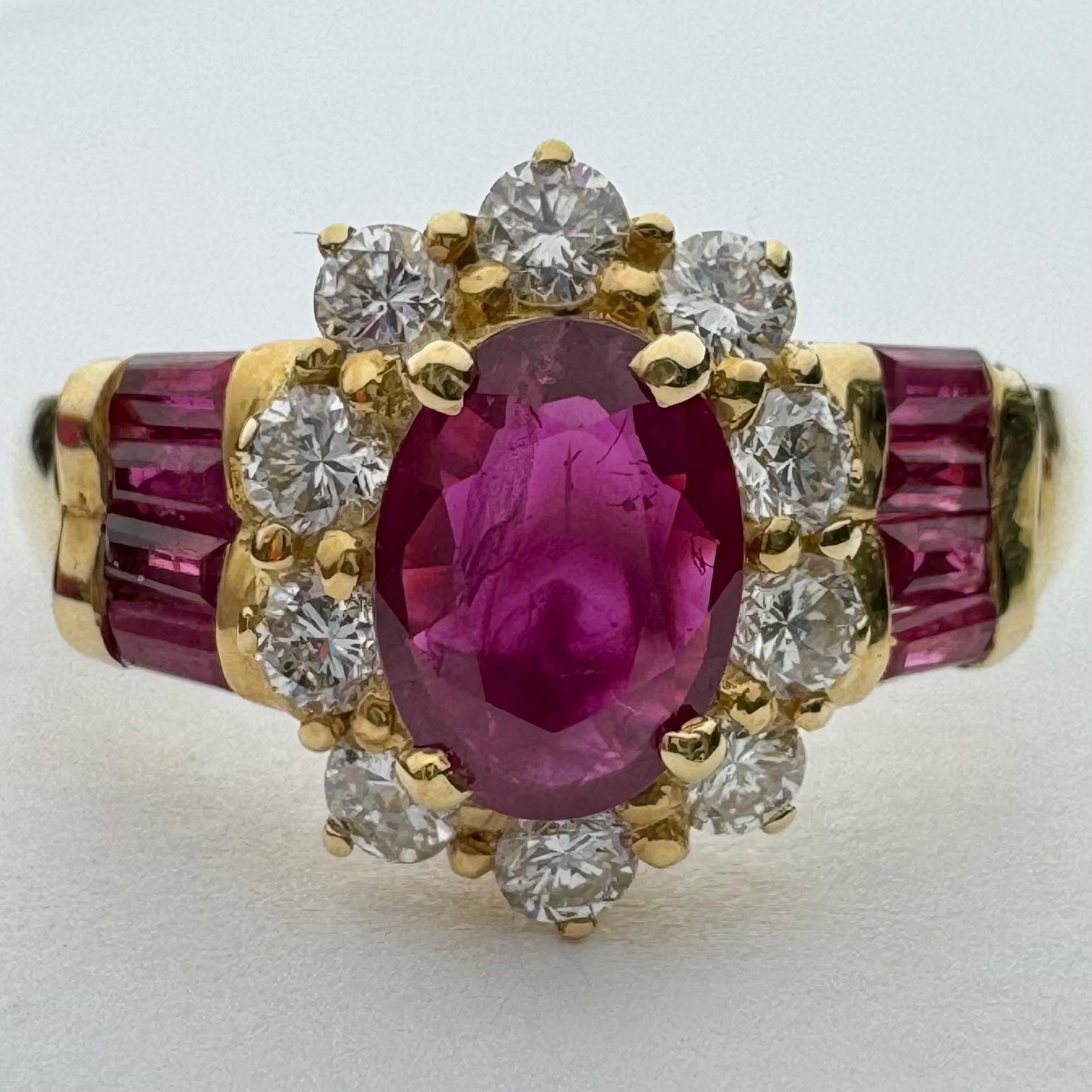 Ruby and Diamond Ring in Solid 18k Yellow Gold In Excellent Condition For Sale In New York, NY