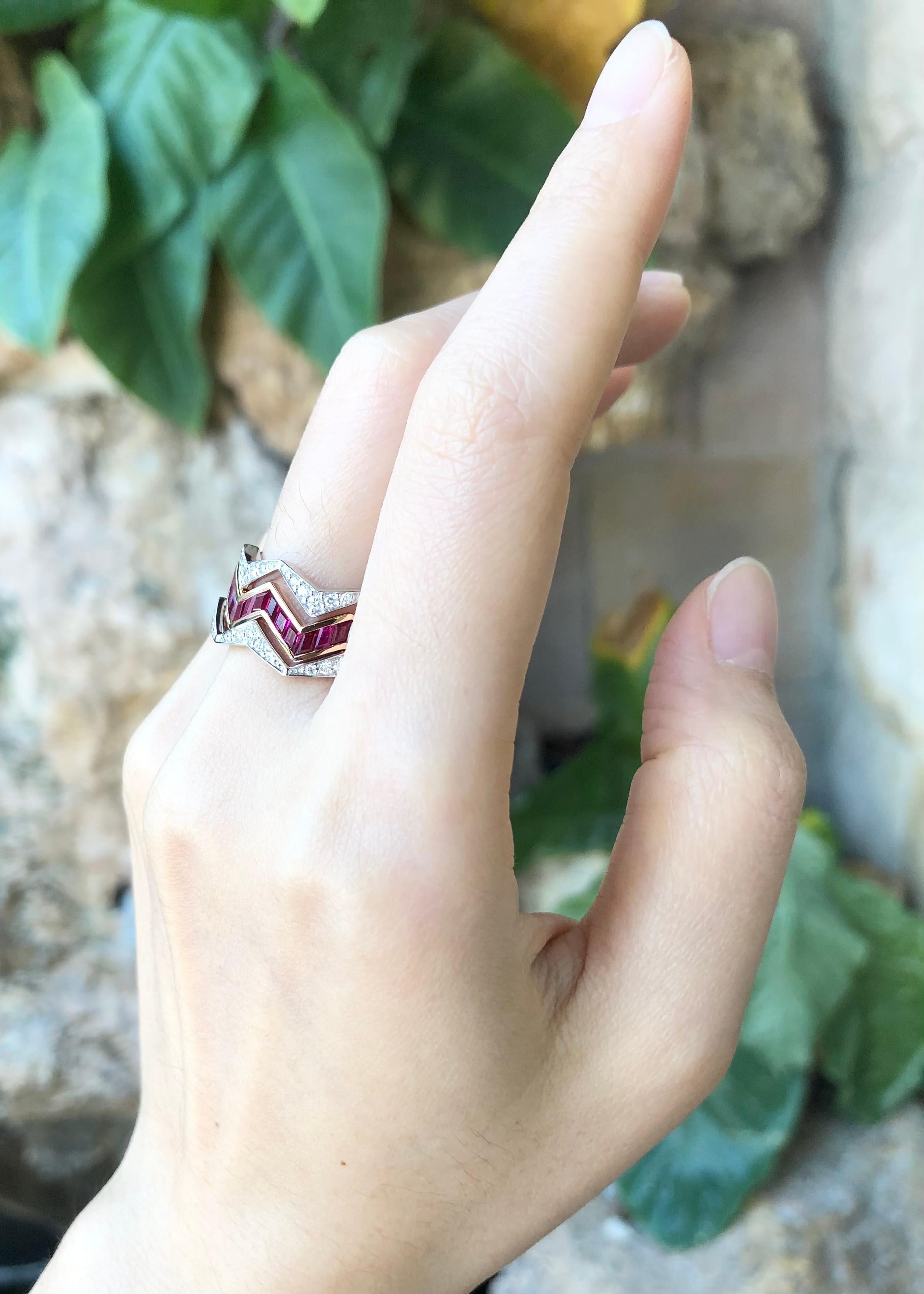 Anello con rubini e diamanti in oro rosa/bianco 18 carati In condizioni Nuovo in vendita a Bangkok, TH