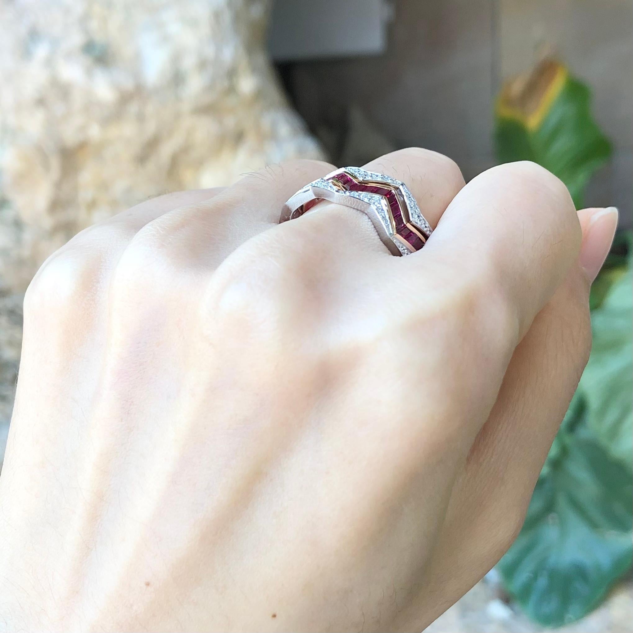 Donna Anello con rubini e diamanti in oro rosa/bianco 18 carati in vendita