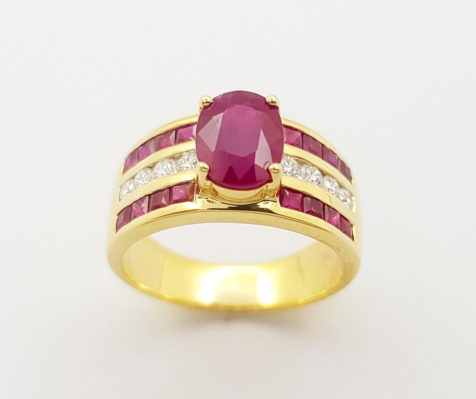Ruby and Diamond Ring set in 18K Gold Settings For Sale 3