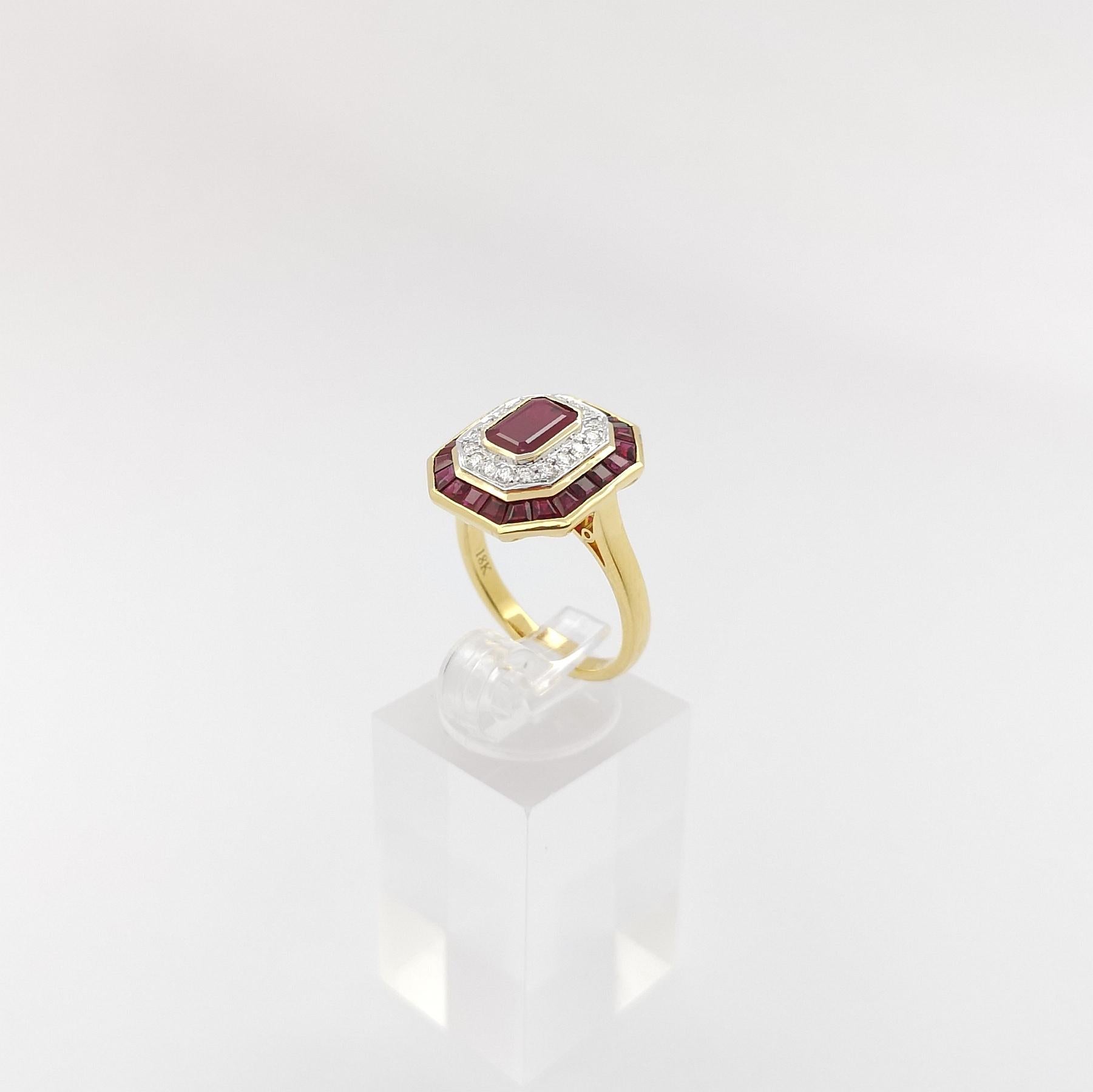 Ruby and Diamond Ring set in 18k Gold Settings For Sale 4