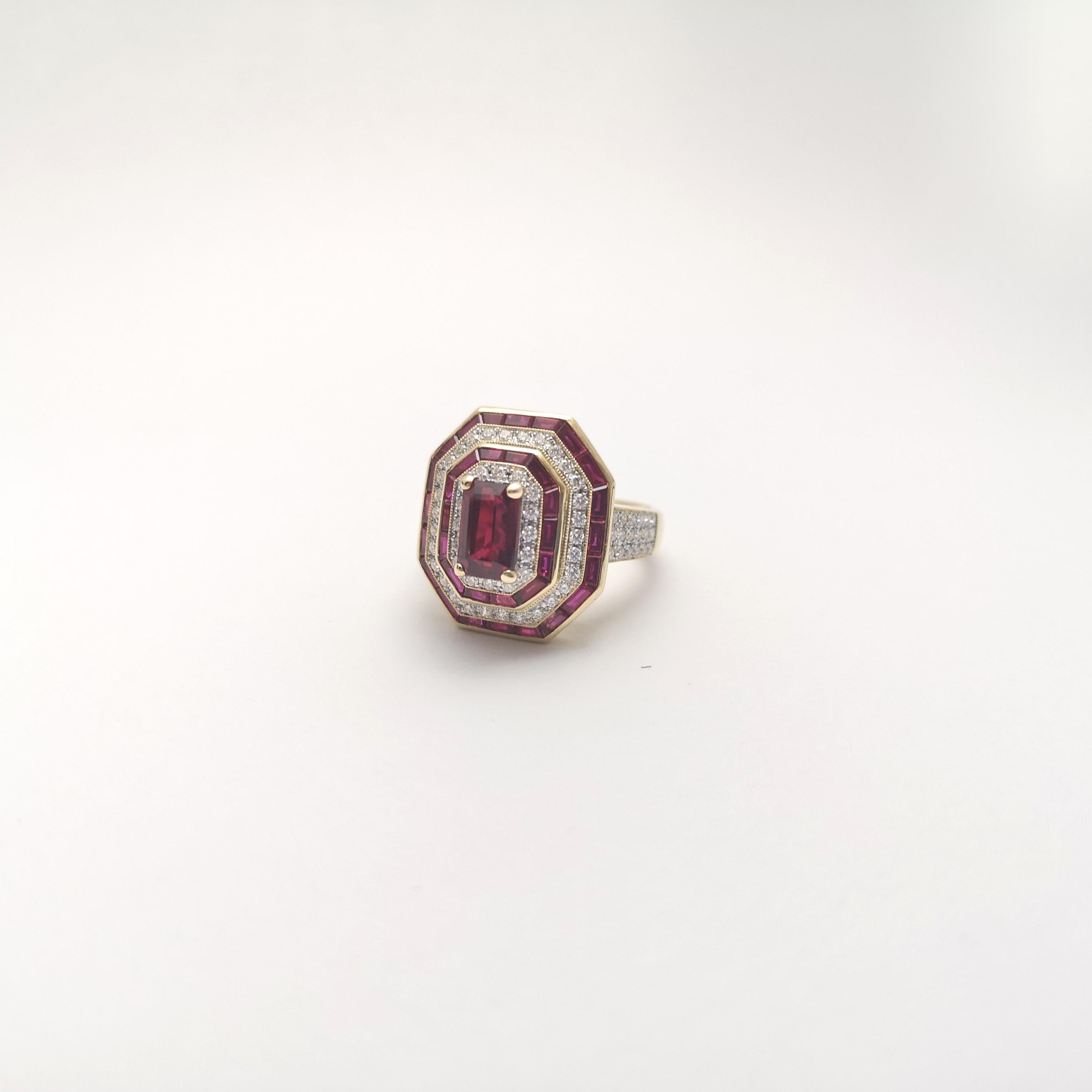 Ruby and Diamond Ring set in 18K Gold Settings For Sale 4