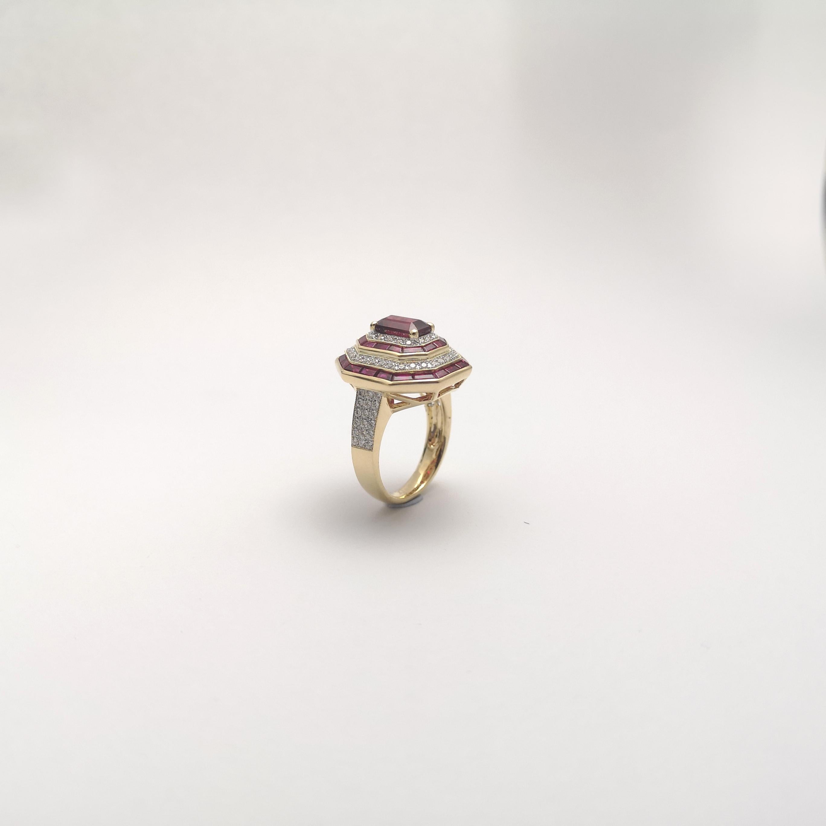 Ruby and Diamond Ring set in 18K Gold Settings For Sale 5